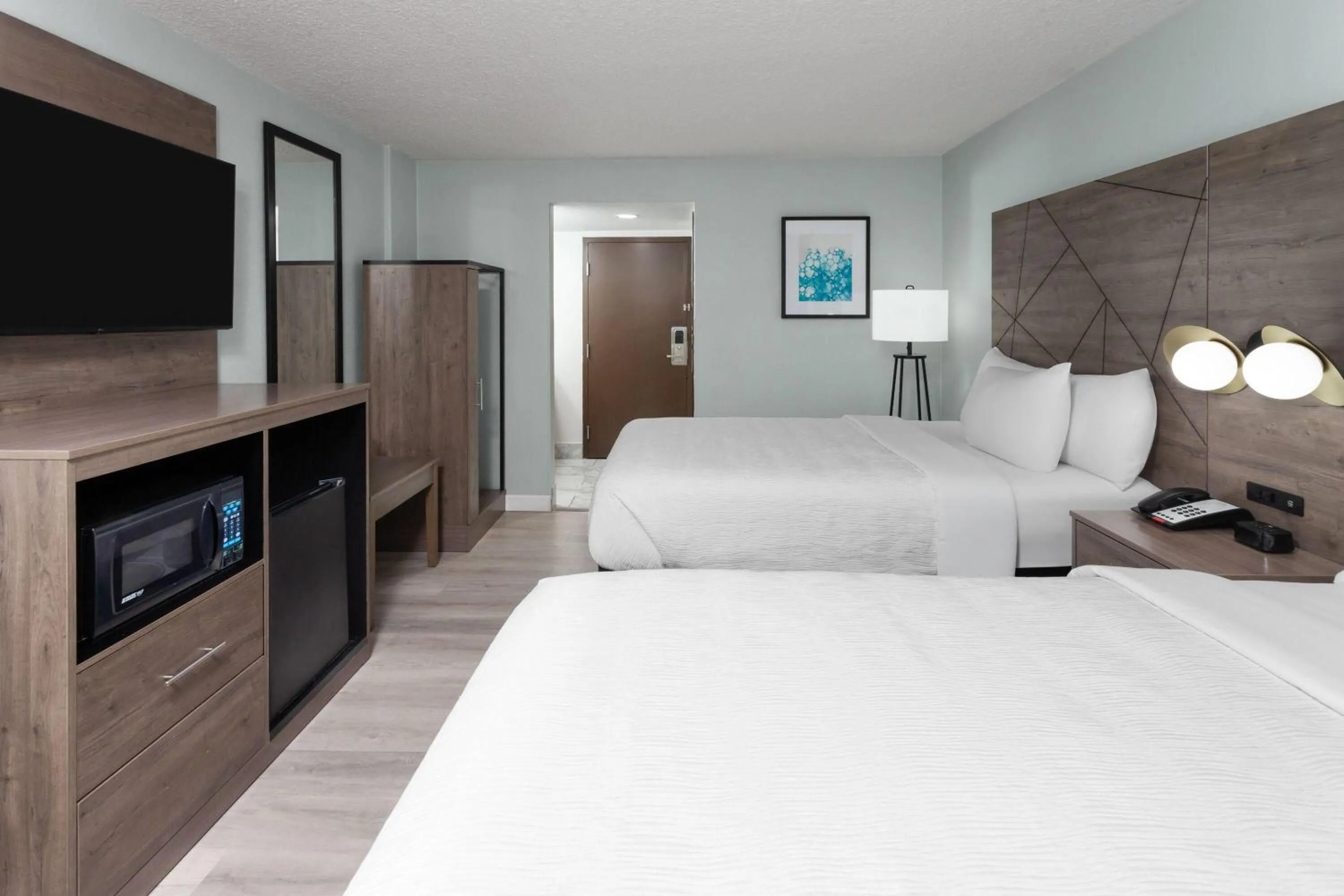 Photo of the whole room, Bed in Wingate by Wyndham Sheboygan