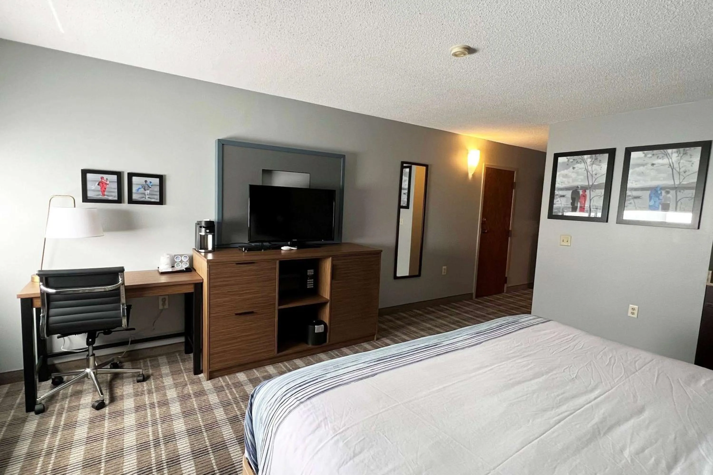Photo of the whole room, Bed in AmericInn by Wyndham Marshfield