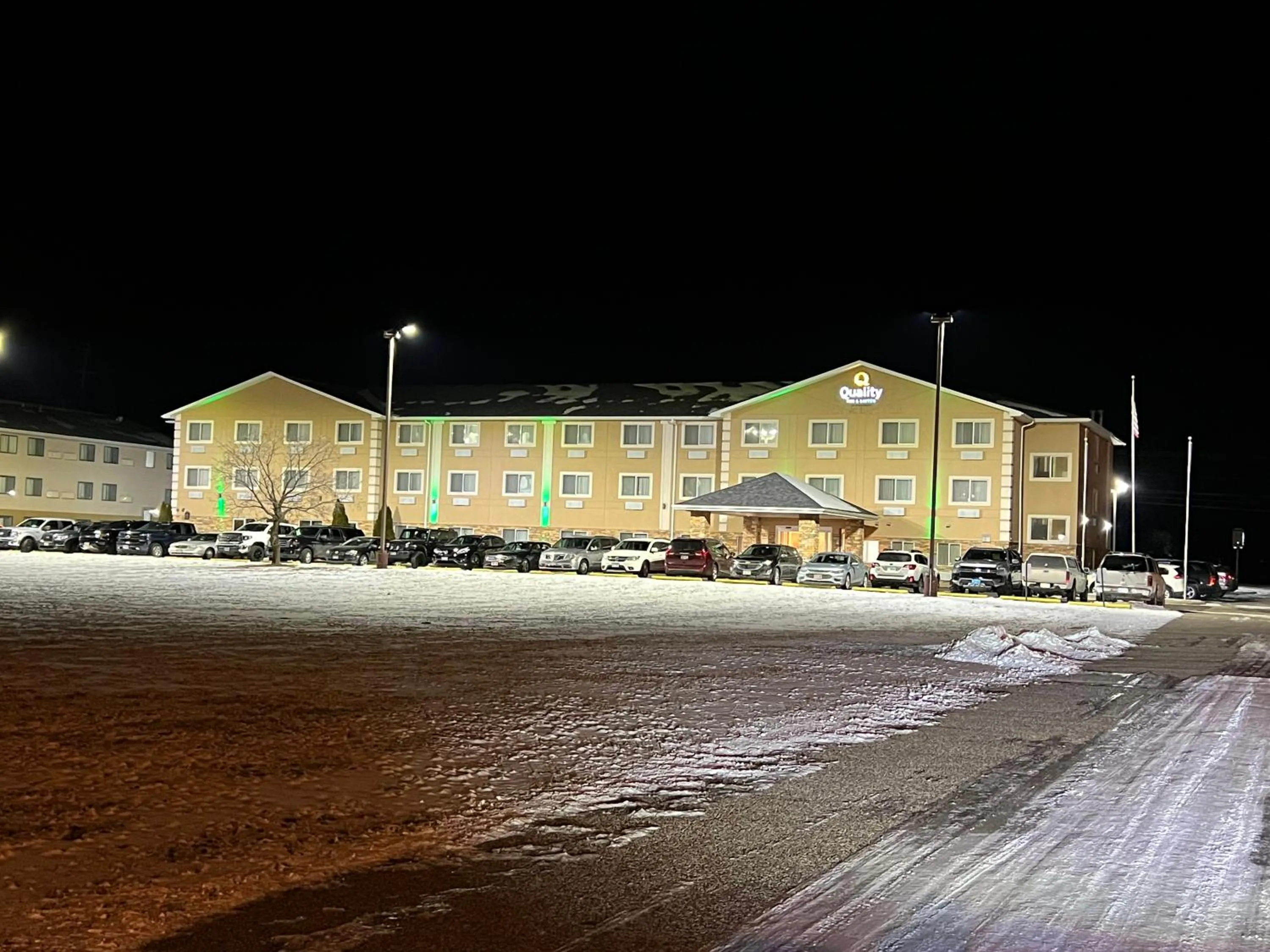 Property building in Quality Inn & Suites Wisconsin Dells Downtown - Waterparks Area