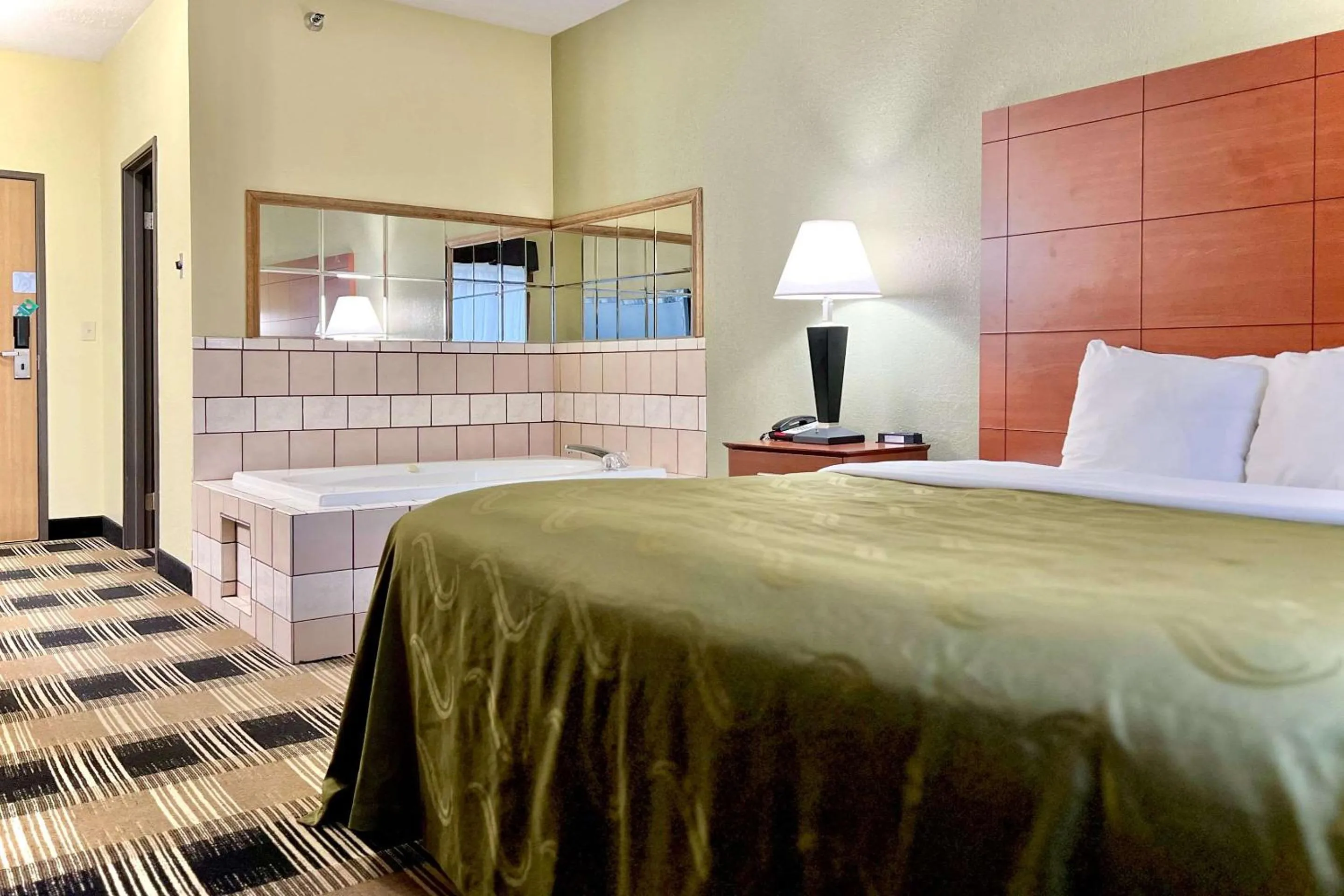 Bedroom, Bed in Quality Inn & Suites Wisconsin Dells Downtown - Waterparks Area