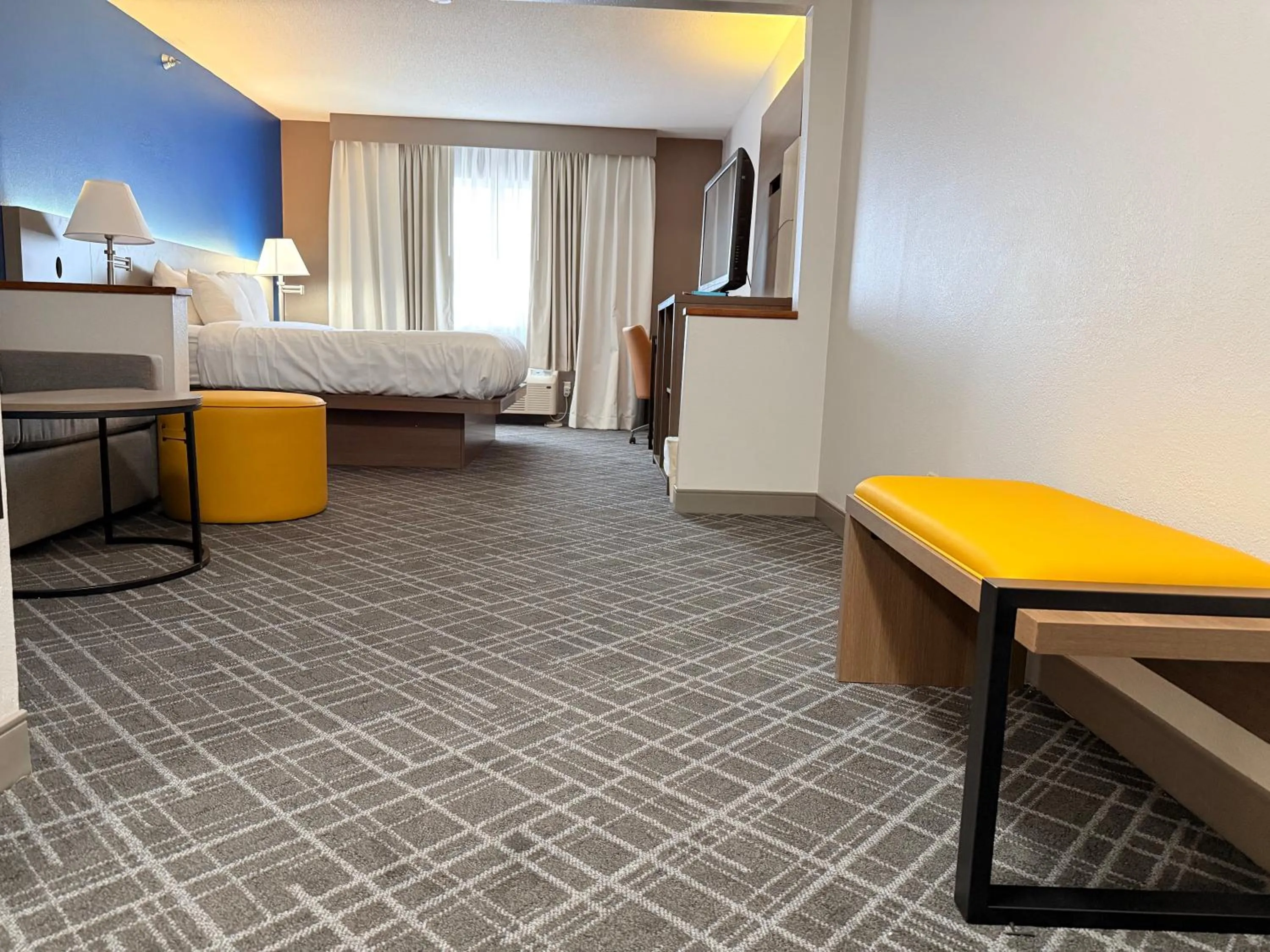 Bed in Quality Inn & Suites Wisconsin Dells Downtown - Waterparks Area Newly renovated 2026