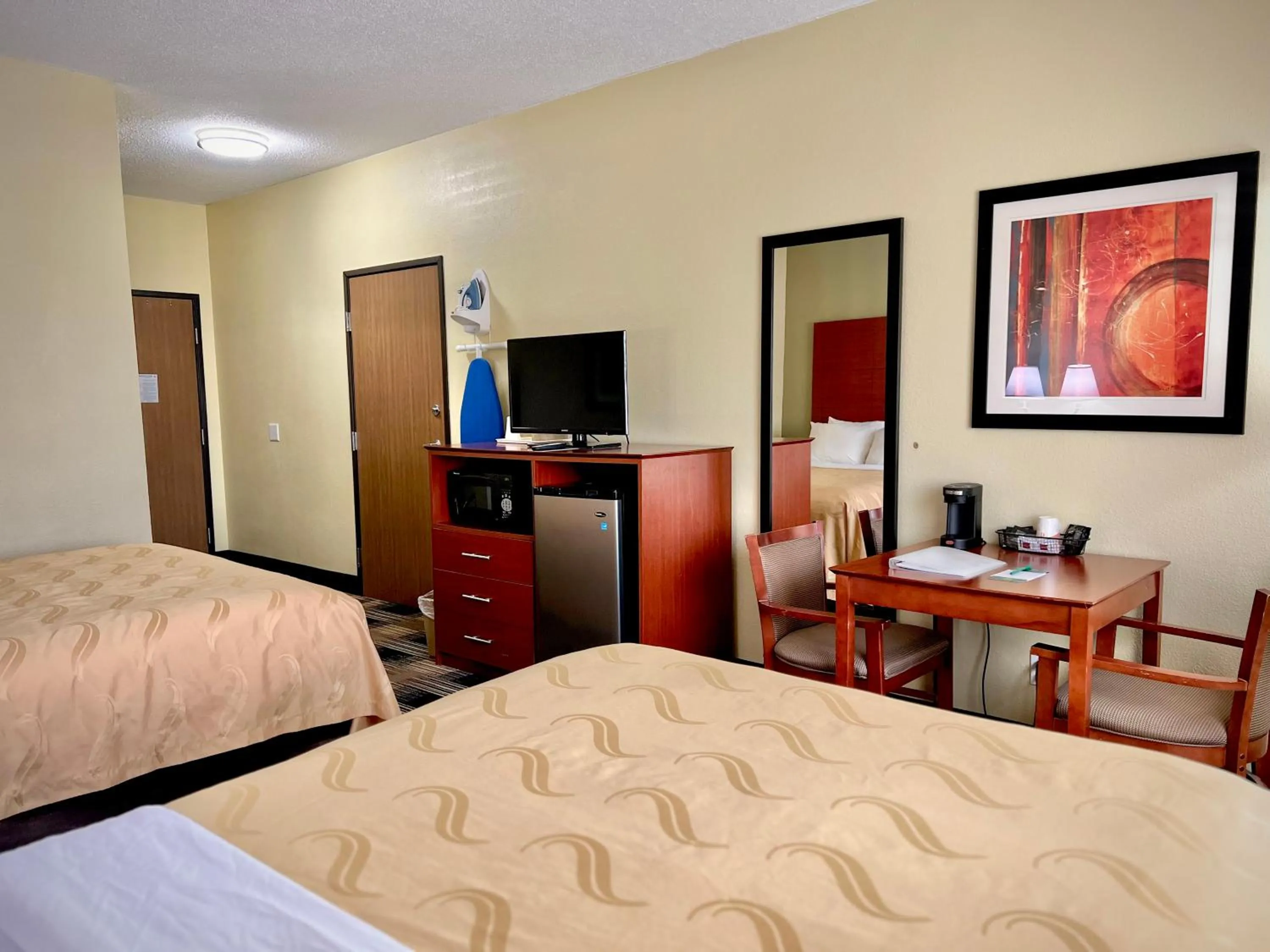 Bed in Quality Inn & Suites Wisconsin Dells Downtown - Waterparks Area