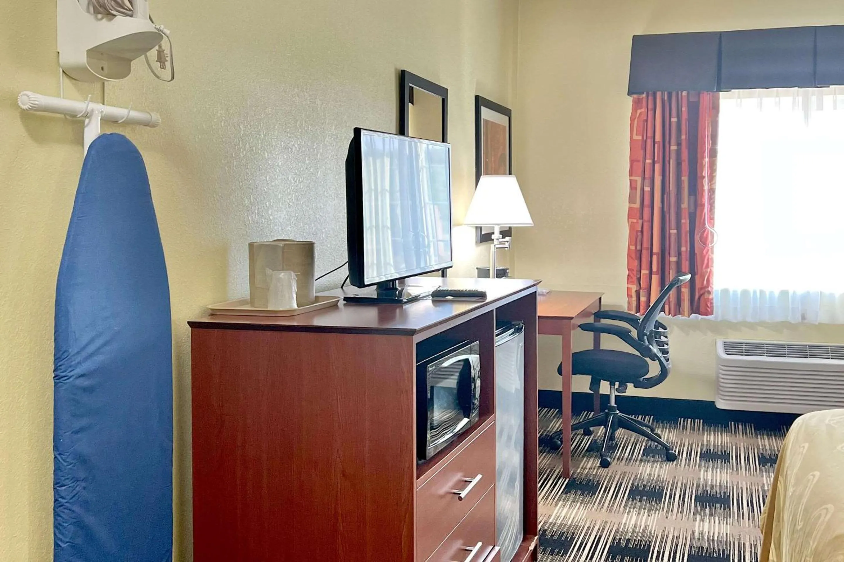 Bedroom in Quality Inn & Suites Wisconsin Dells Downtown - Waterparks Area