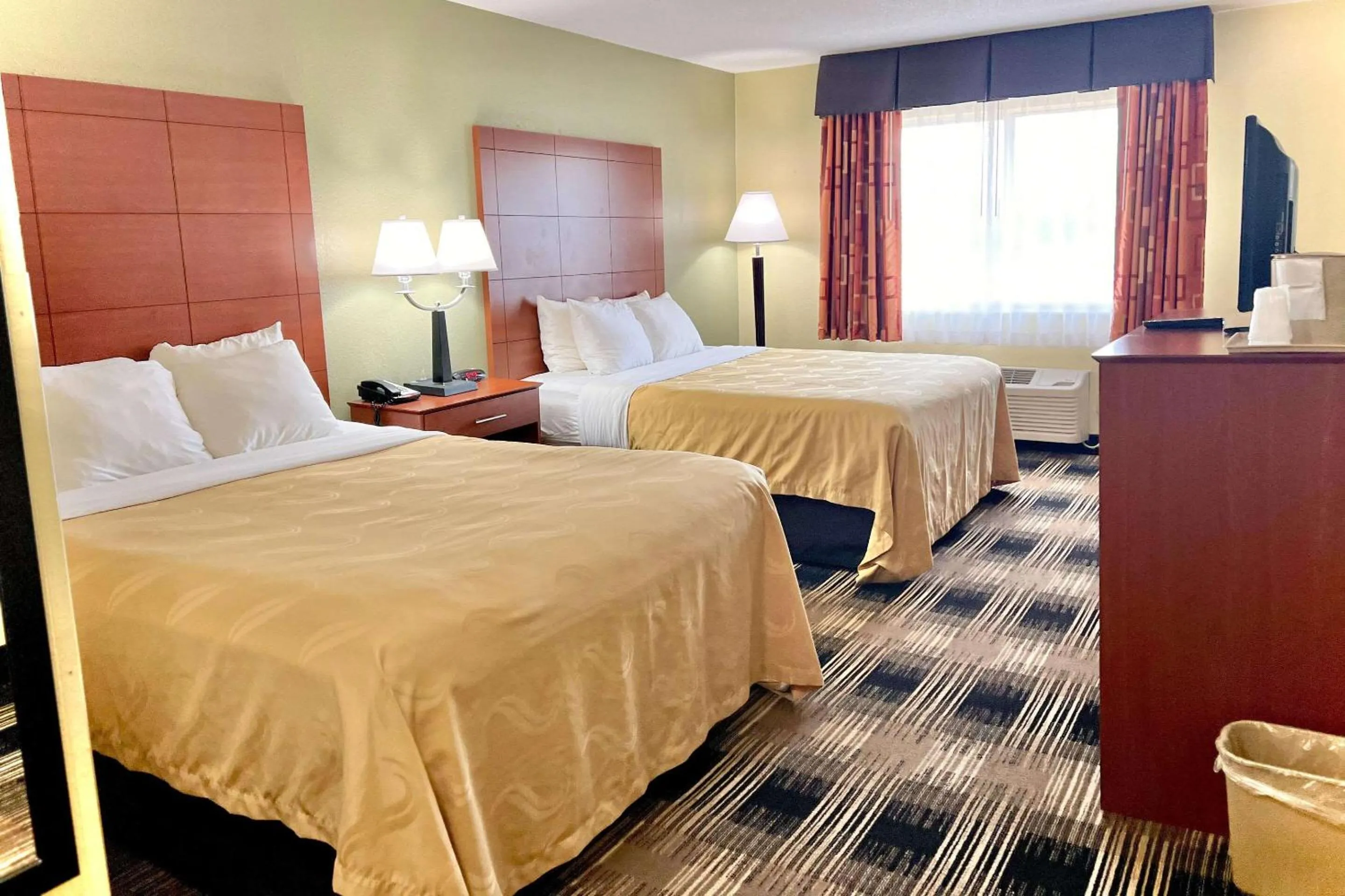 Bedroom, Bed in Quality Inn & Suites Wisconsin Dells Downtown - Waterparks Area