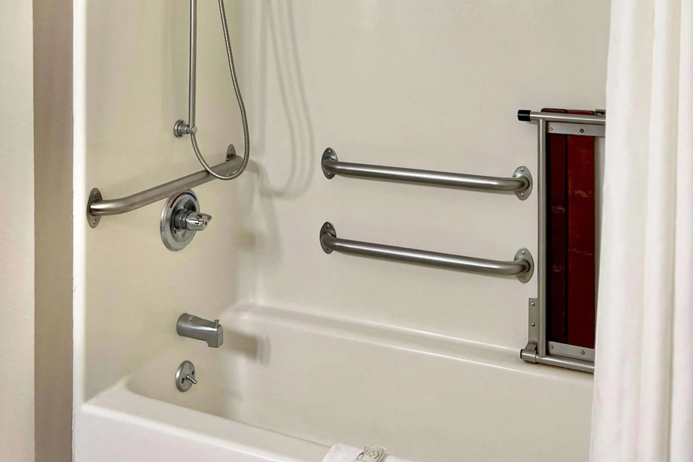 Bedroom in Quality Inn & Suites Wisconsin Dells Downtown - Waterparks Area