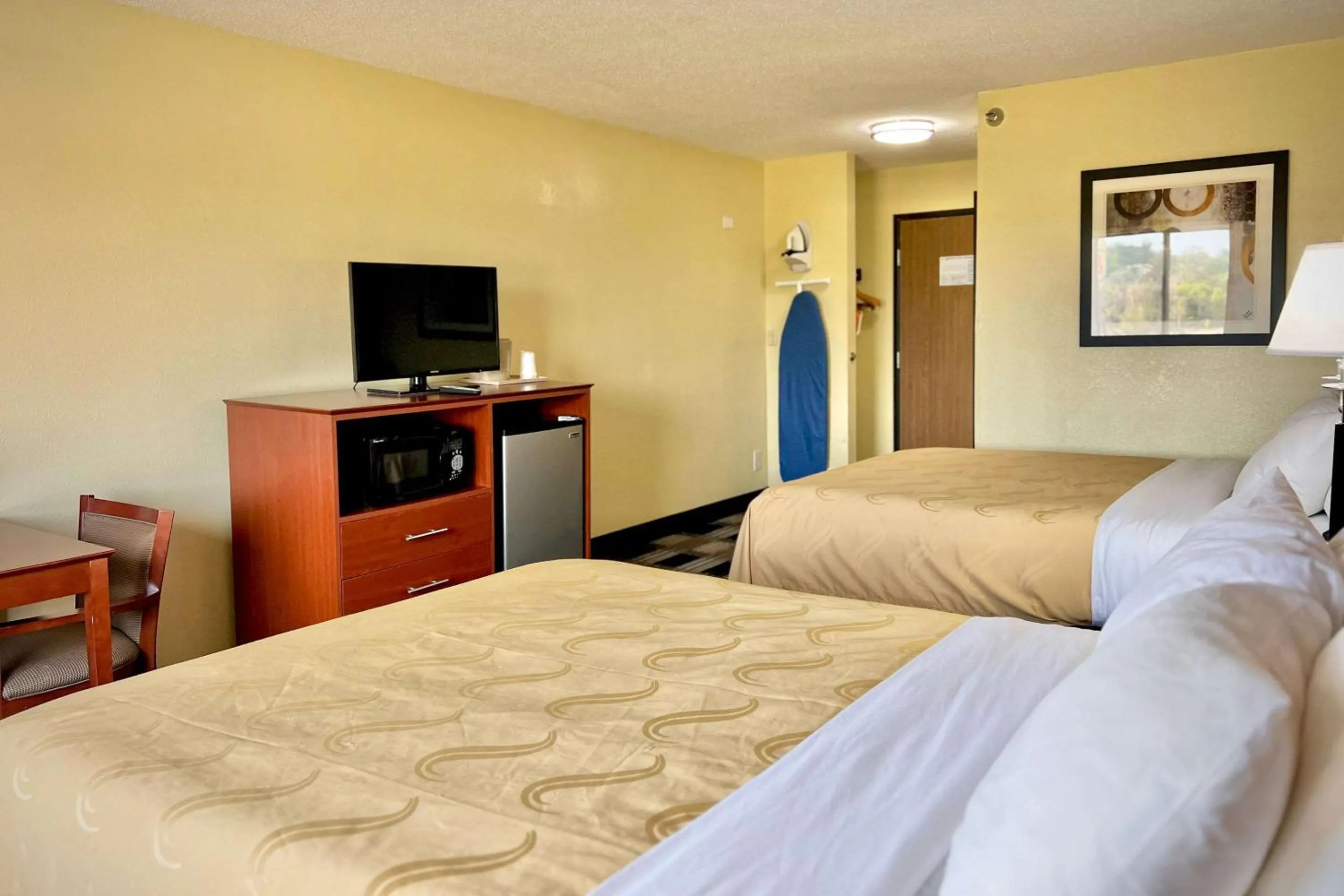 Bedroom, Bed in Quality Inn & Suites Wisconsin Dells Downtown - Waterparks Area