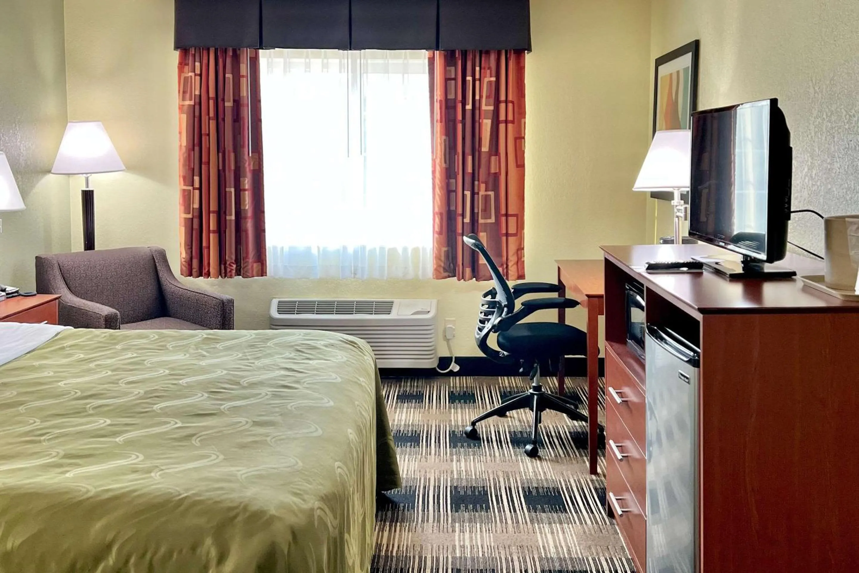 Bedroom, Bed in Quality Inn & Suites Wisconsin Dells Downtown - Waterparks Area