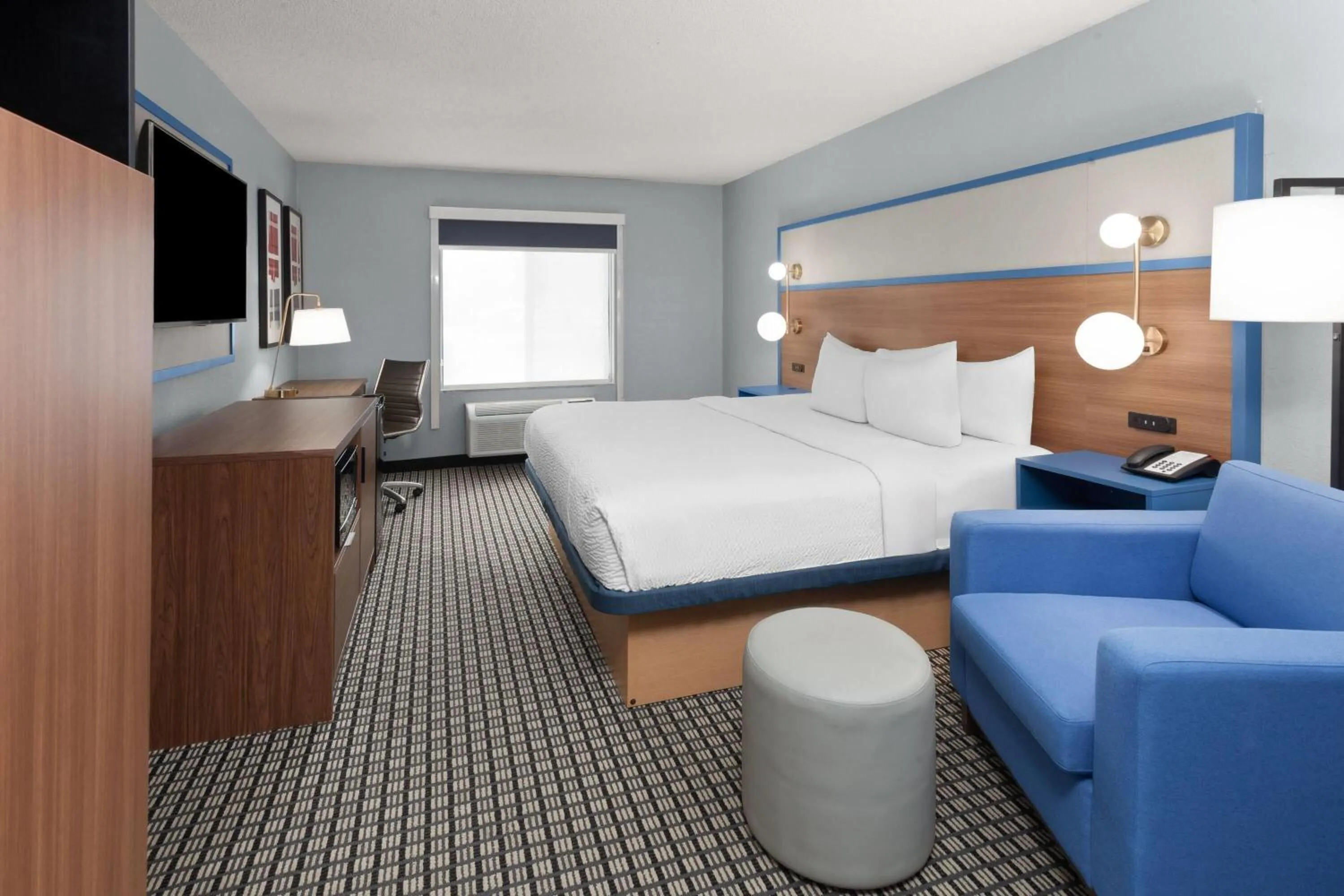 Photo of the whole room, Bed in AmericInn by Wyndham Reedsburg