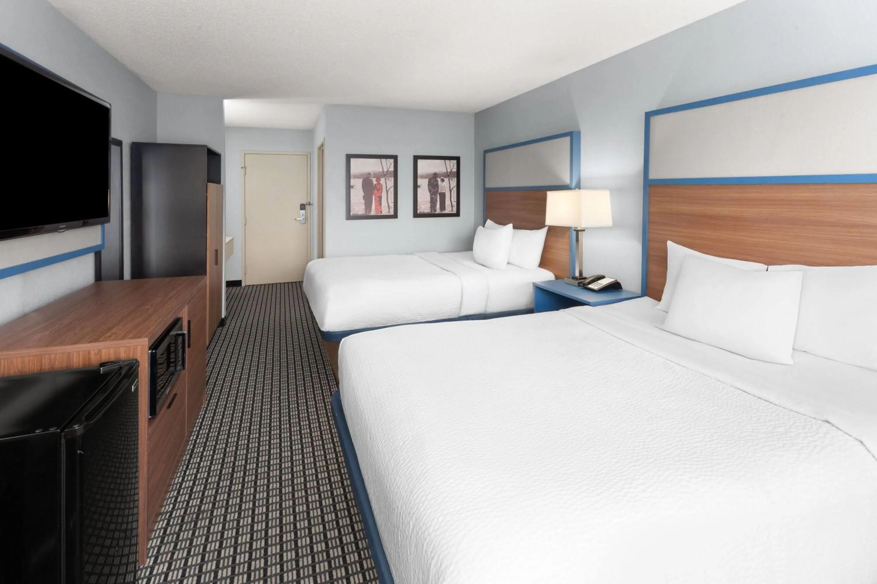 Photo of the whole room, Bed in AmericInn by Wyndham Reedsburg