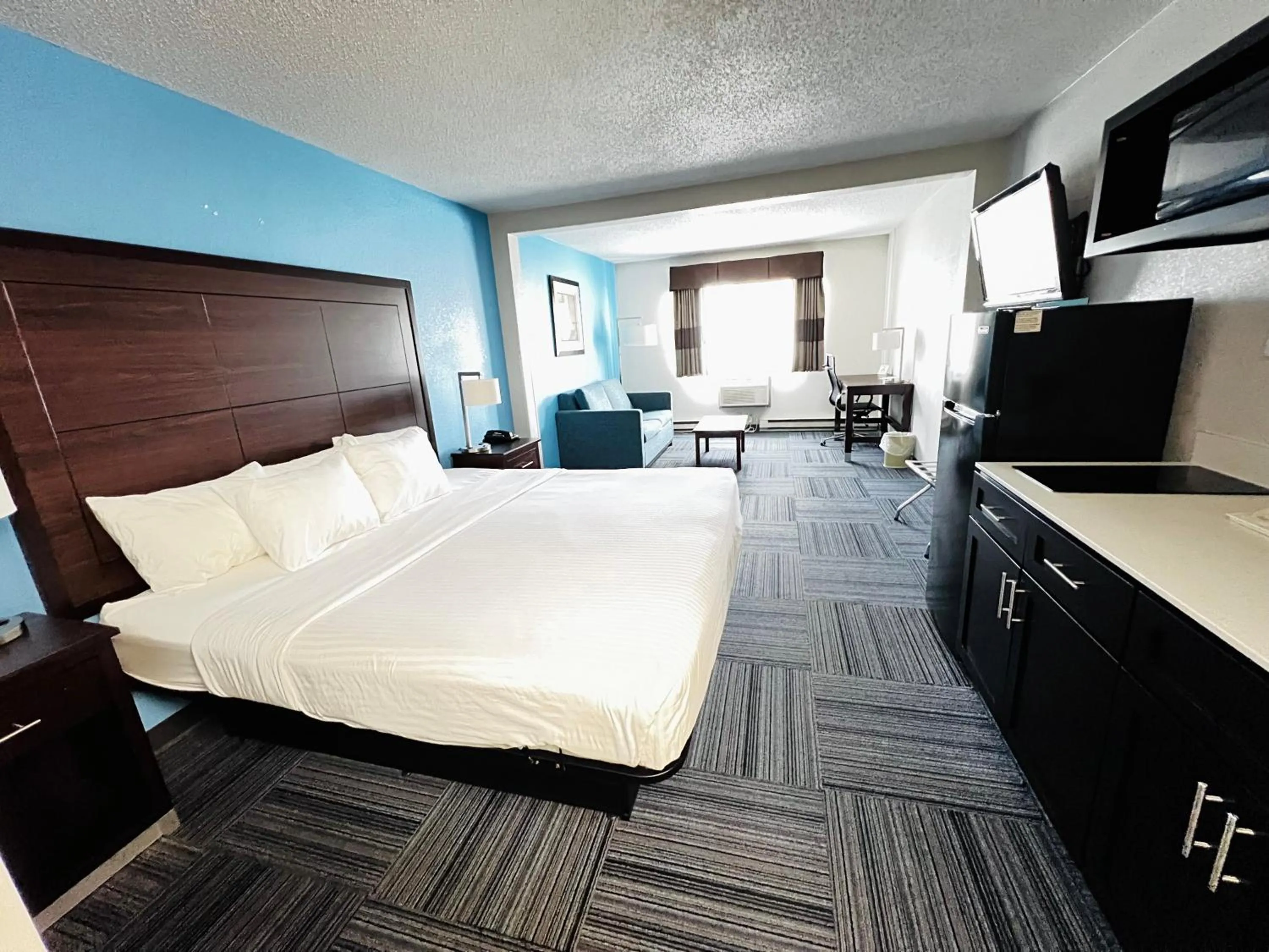 Bedroom, Bed in Baymont by Wyndham Marinette