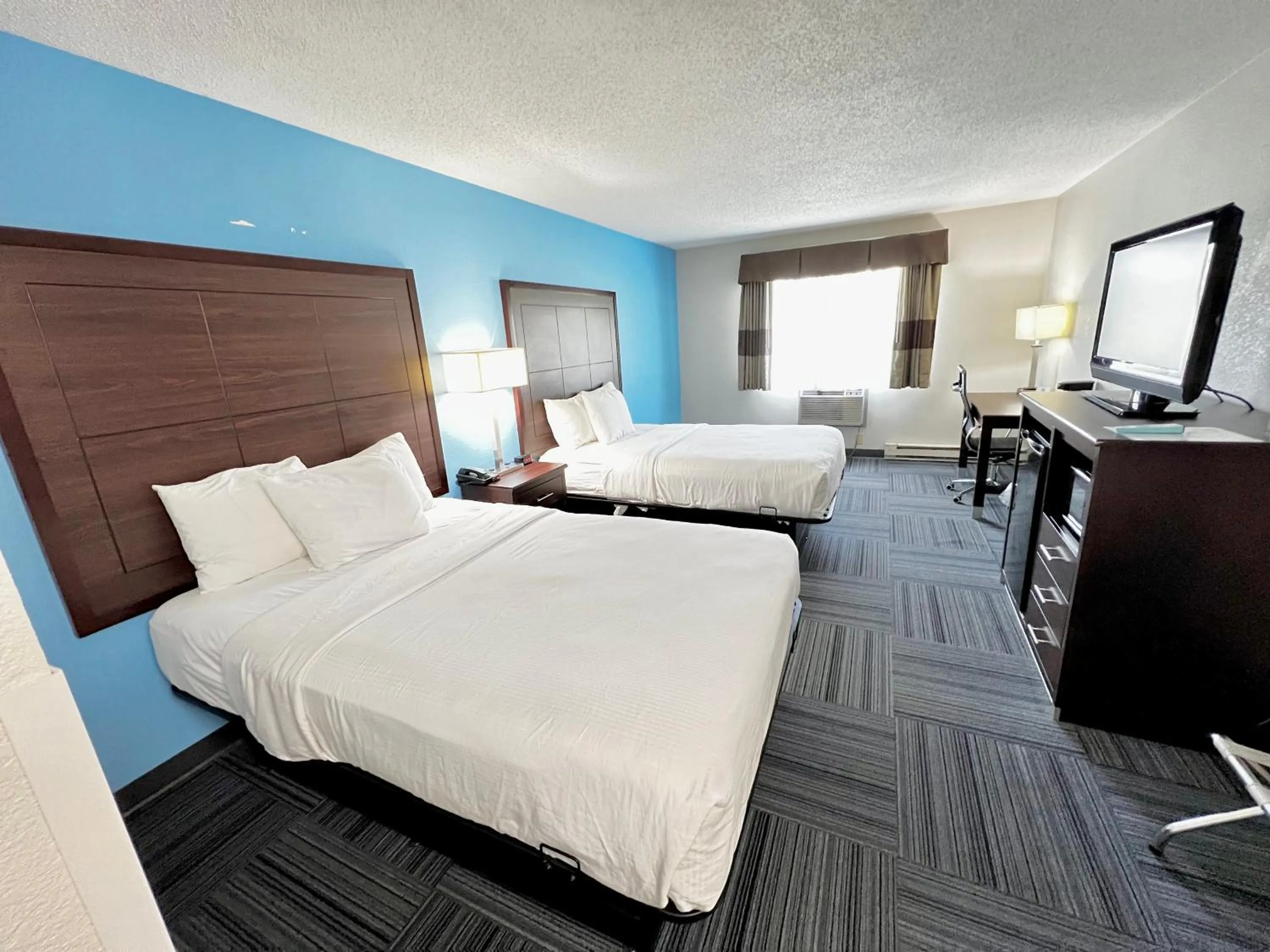 Bedroom, Bed in Baymont by Wyndham Marinette