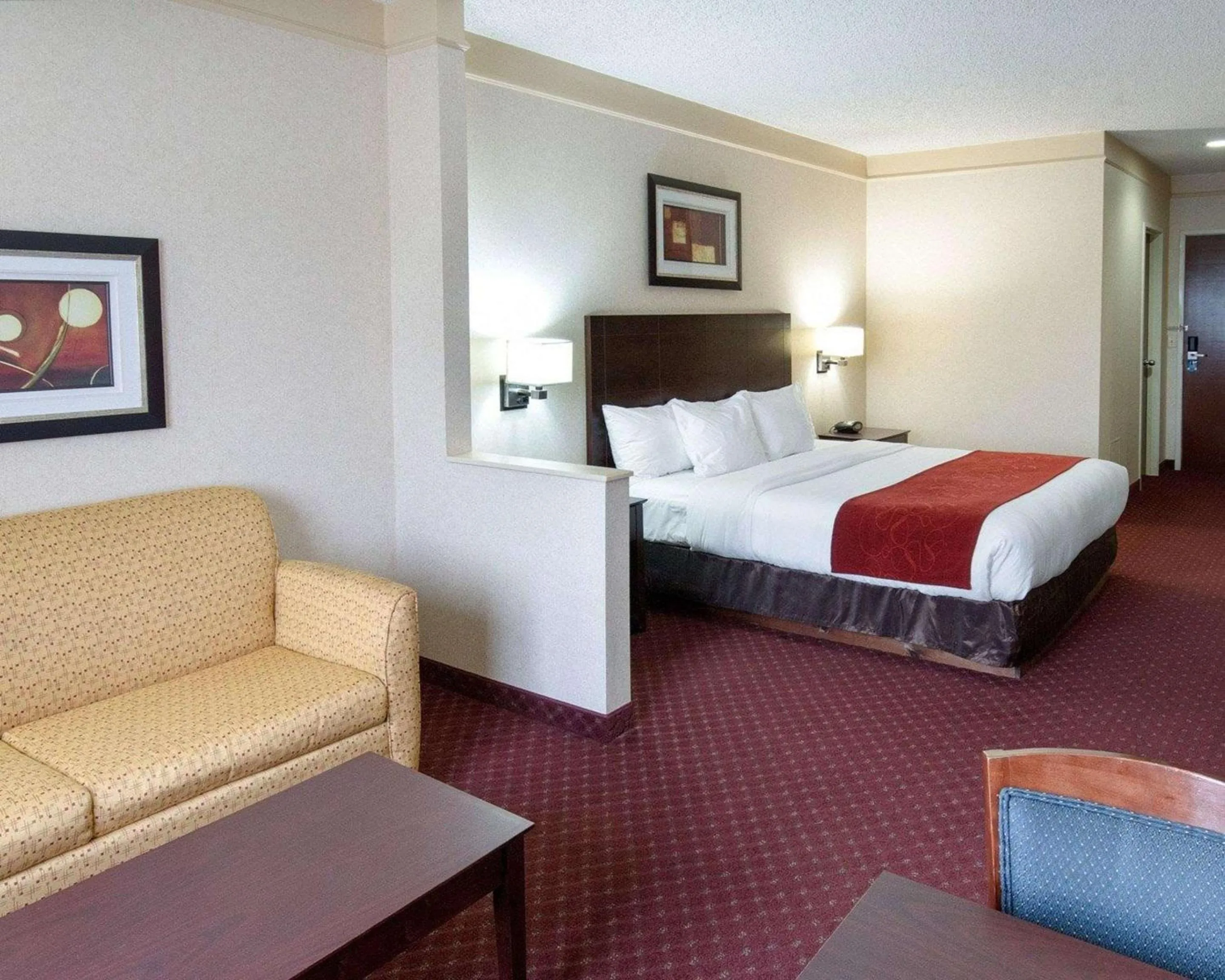 Bedroom, Bed in Comfort Suites Parkersburg South