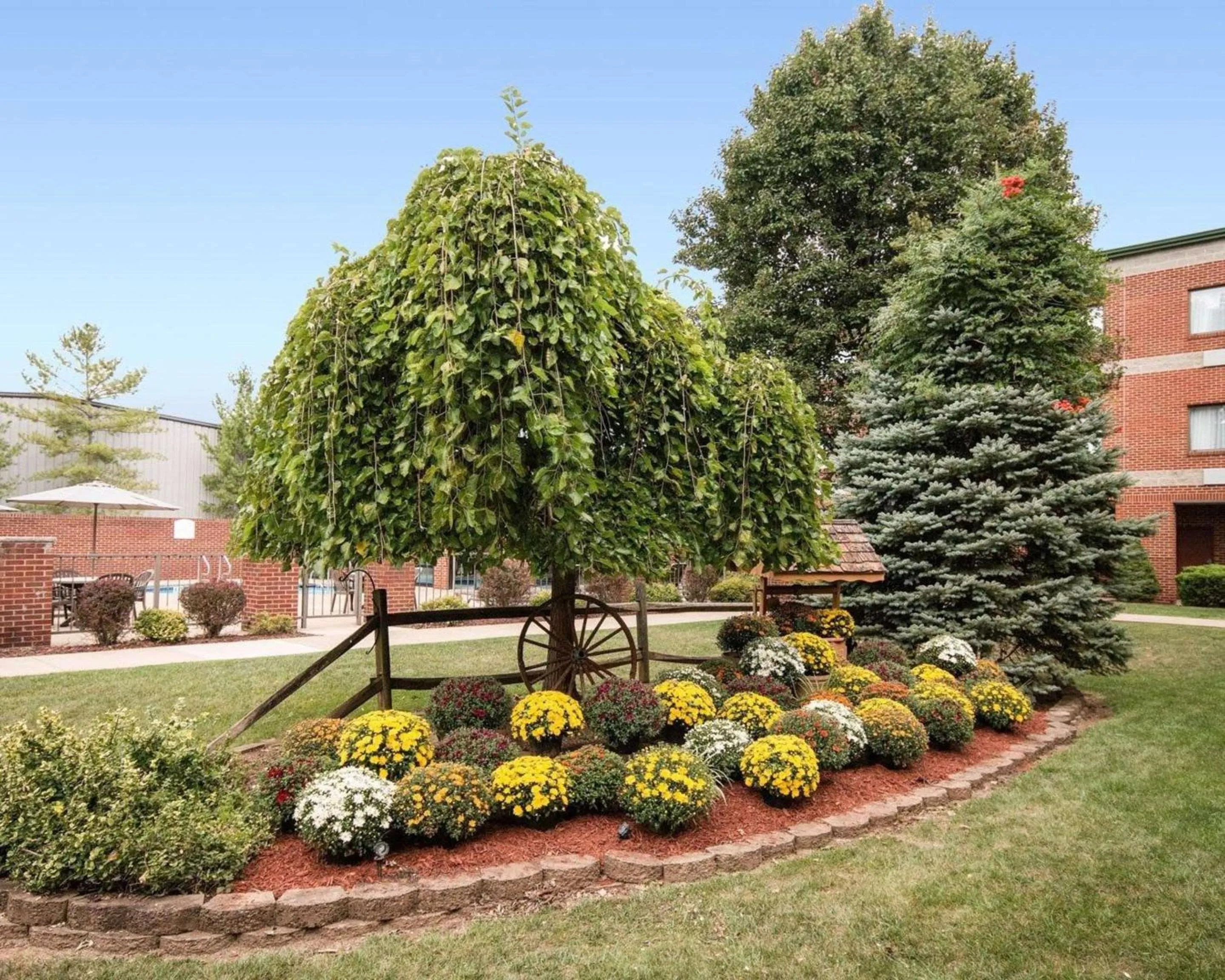 Property building in Comfort Suites Parkersburg South