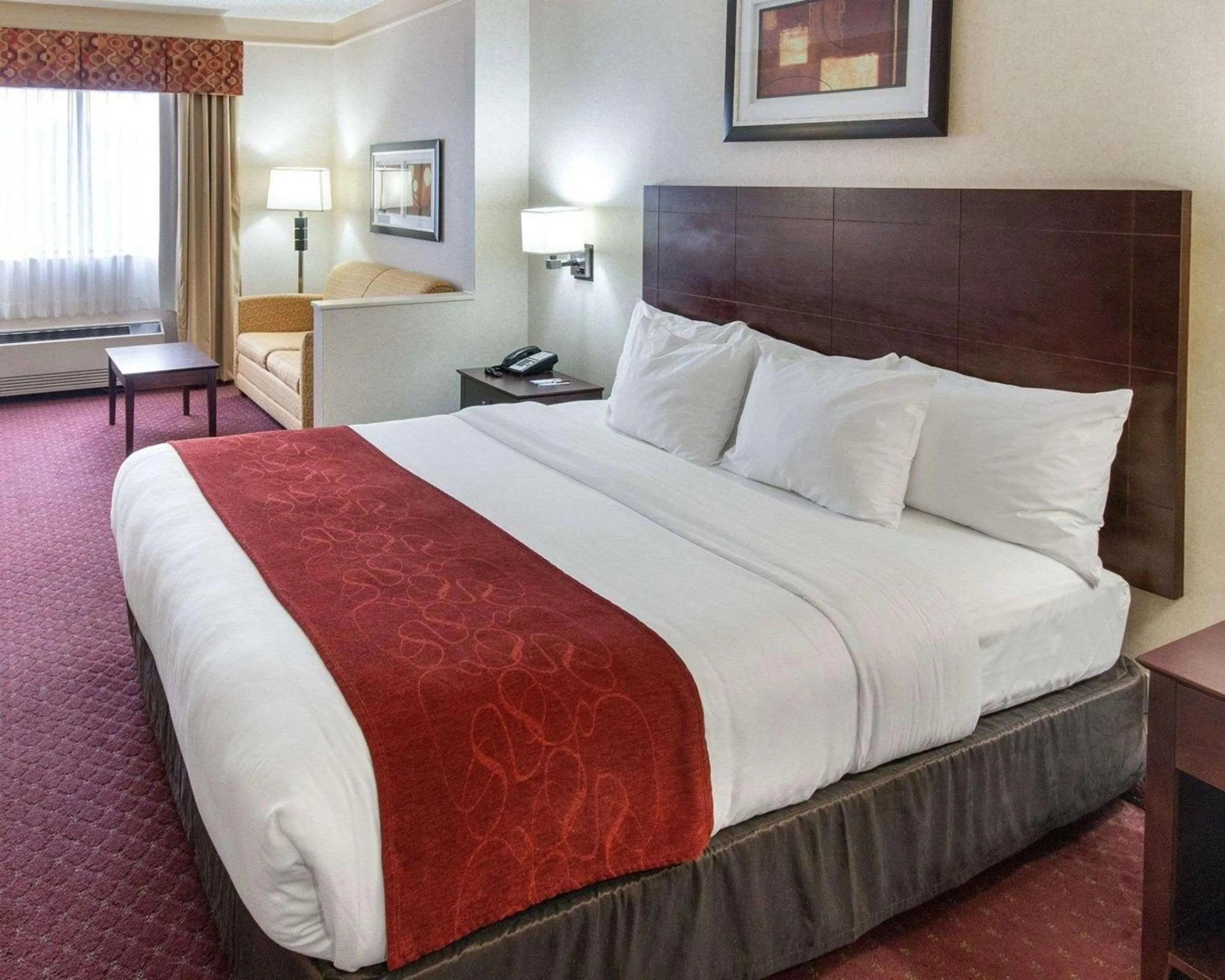Bedroom, Bed in Comfort Suites Parkersburg South