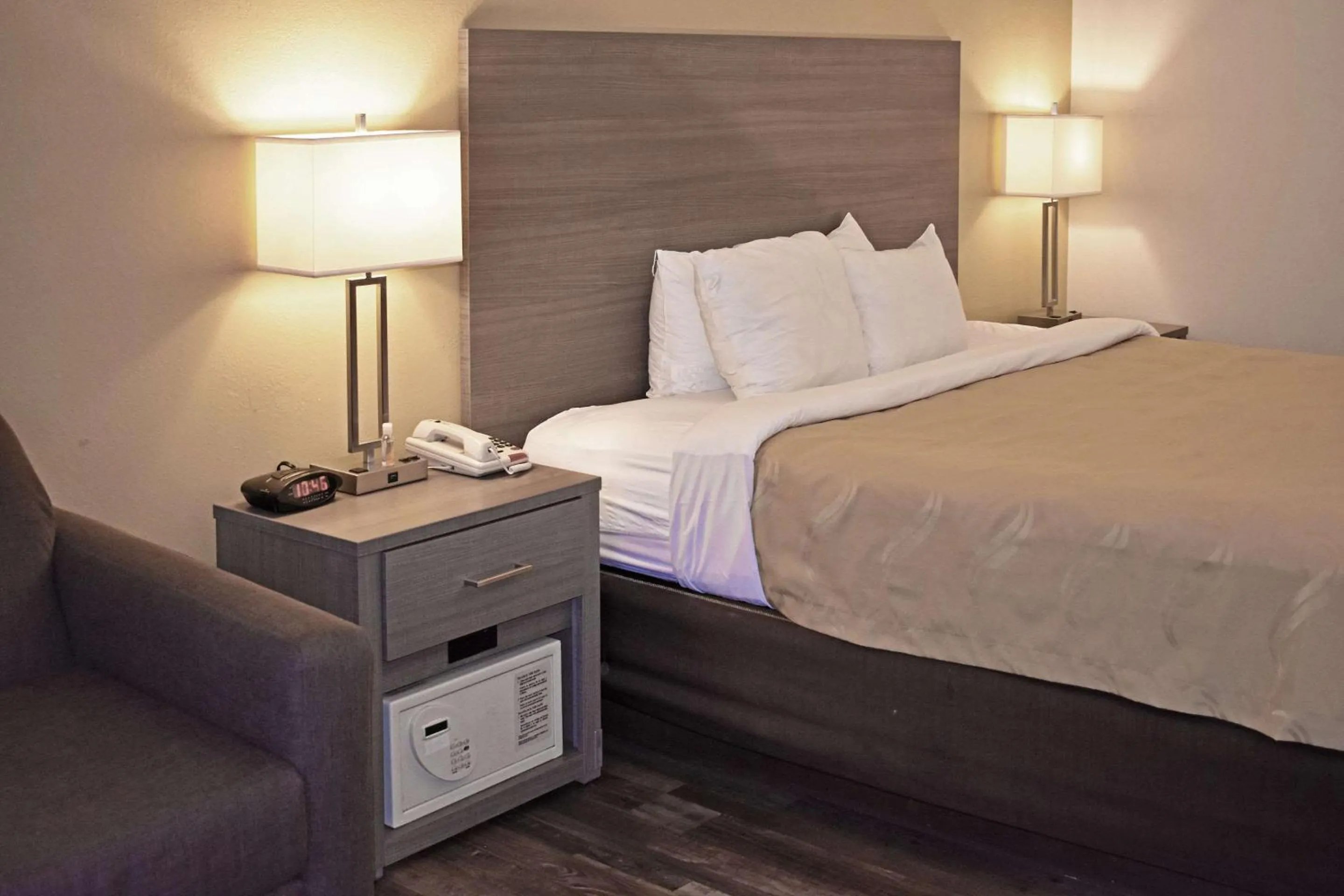 Photo of the whole room, Bed in Quality Inn & Suites Kearneysville - Martinsburg