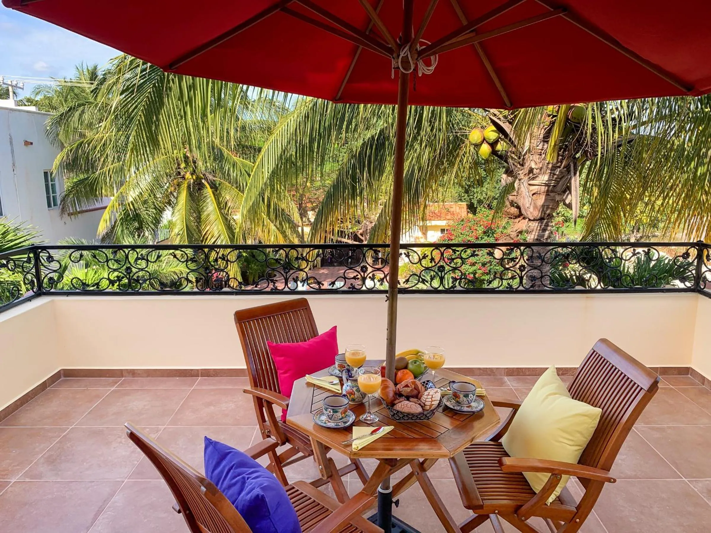 Restaurant/places to eat in Casa Zarah - Hacienda Family Home - Pool and 2-Block to Beach