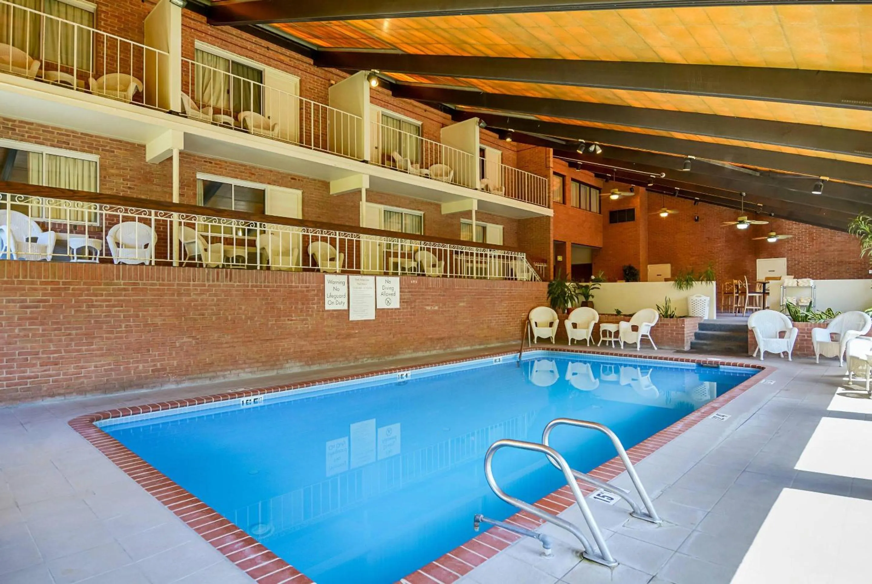 Swimming pool in Clarion Inn Harpers Ferry-Charles Town