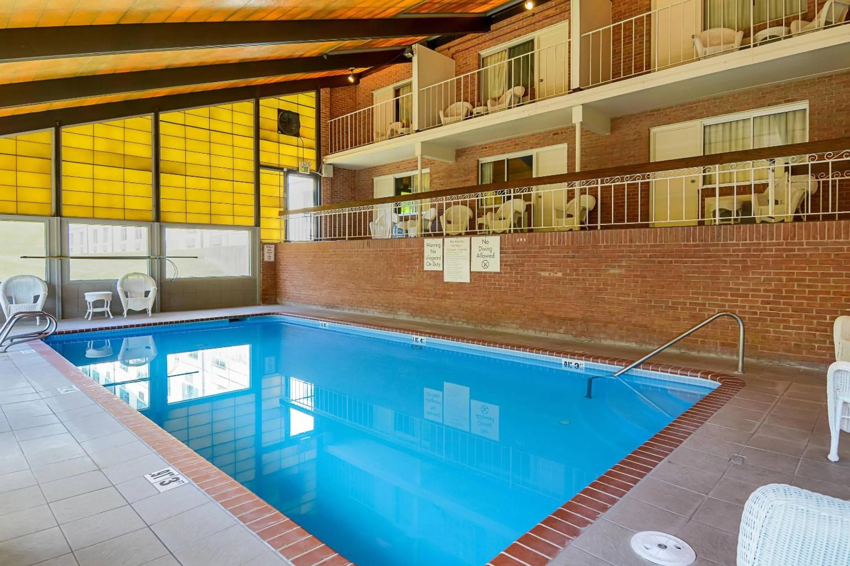 Swimming pool in Clarion Inn Harpers Ferry-Charles Town