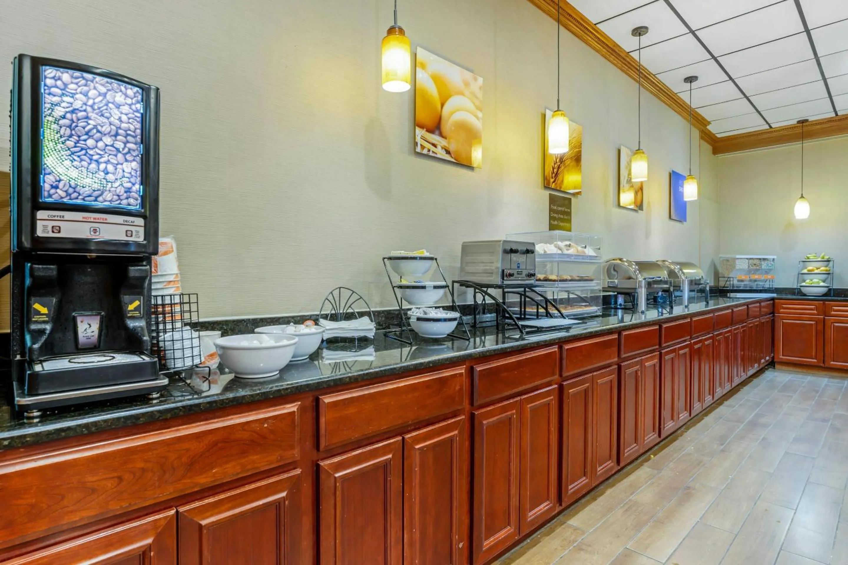 Breakfast in Comfort Inn & Suites Triadelphia - Wheeling