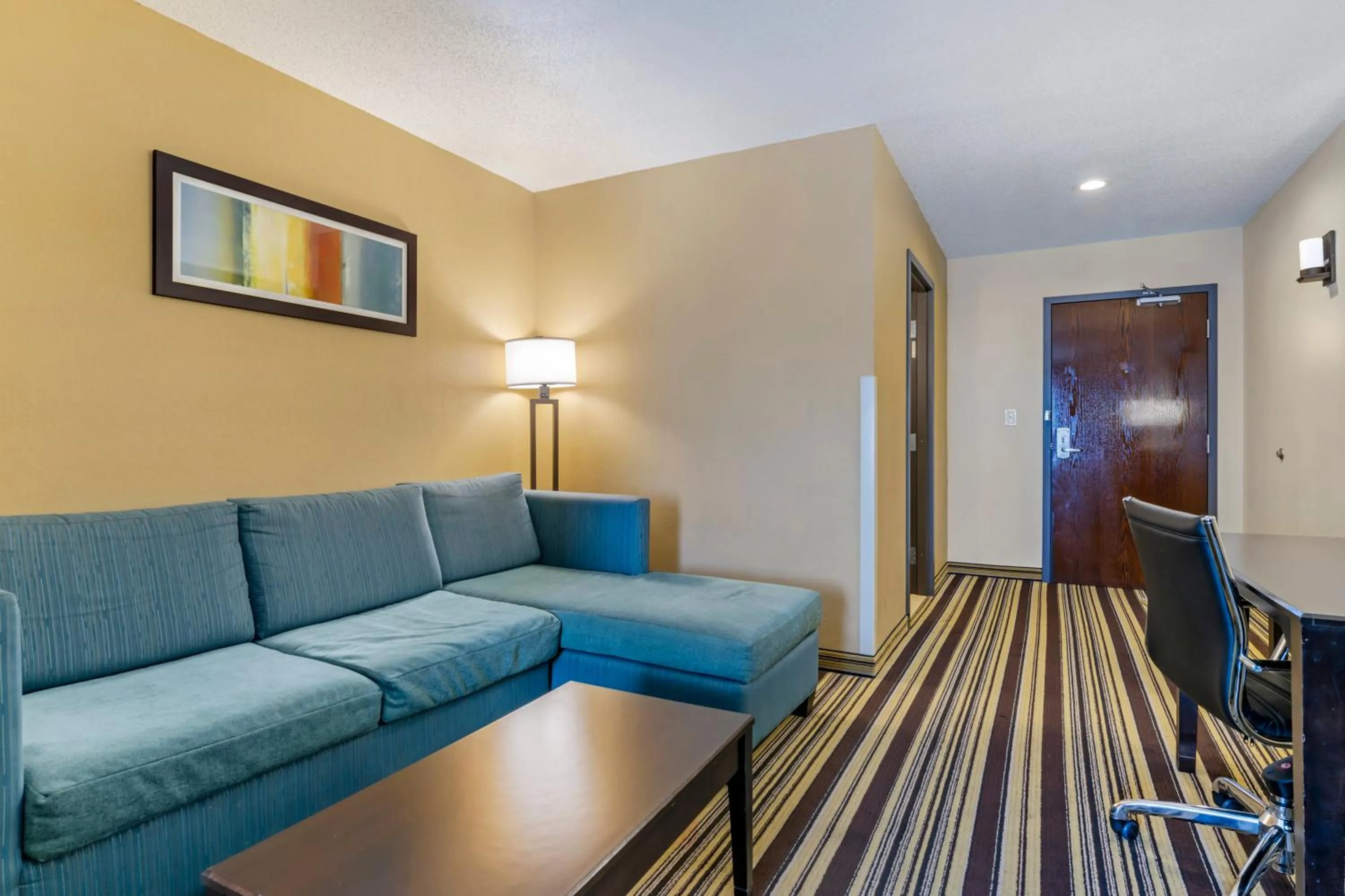 Comfort Inn & Suites Triadelphia - Wheeling