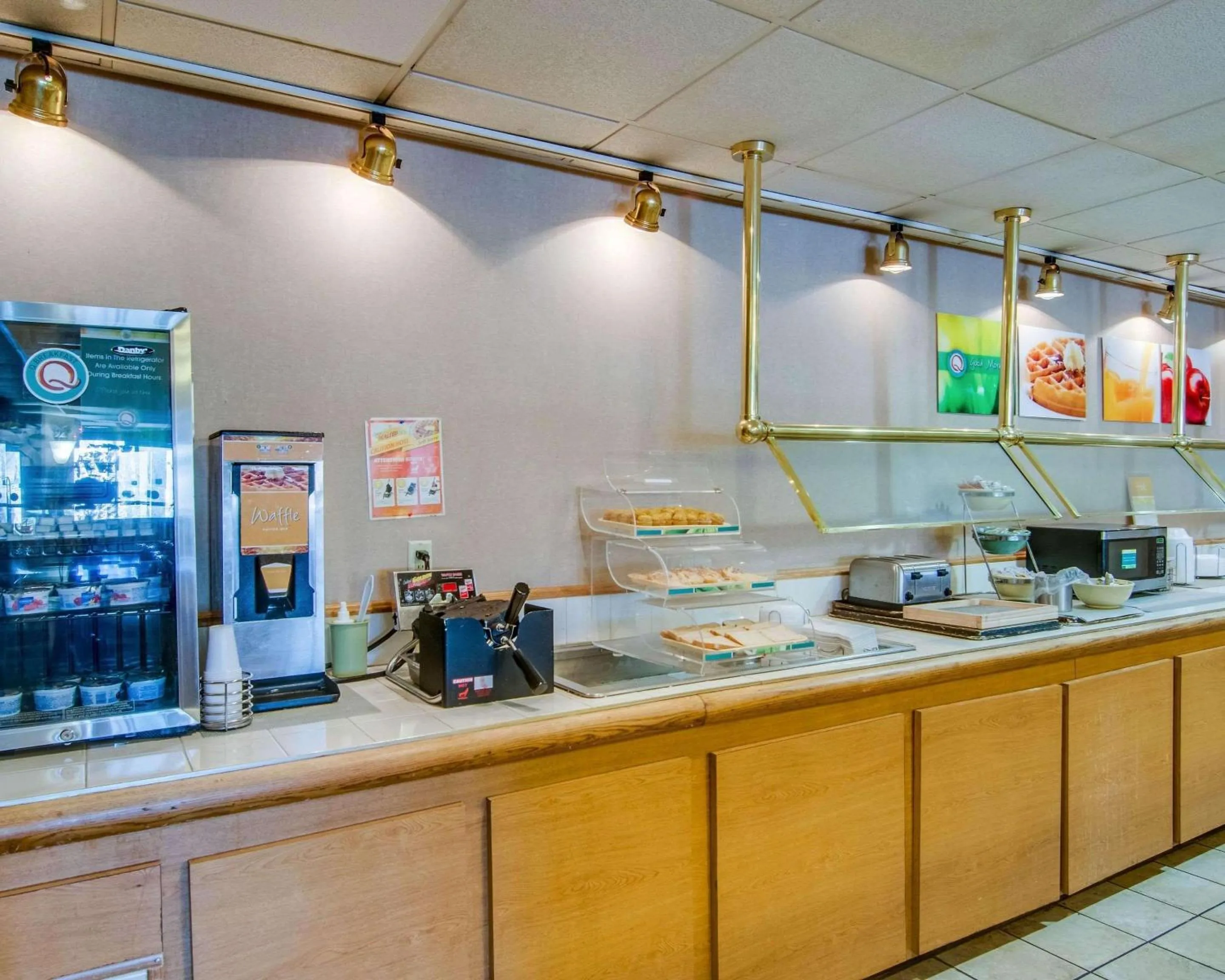 Restaurant/places to eat in Quality Hotel and Conference Center Bluefield