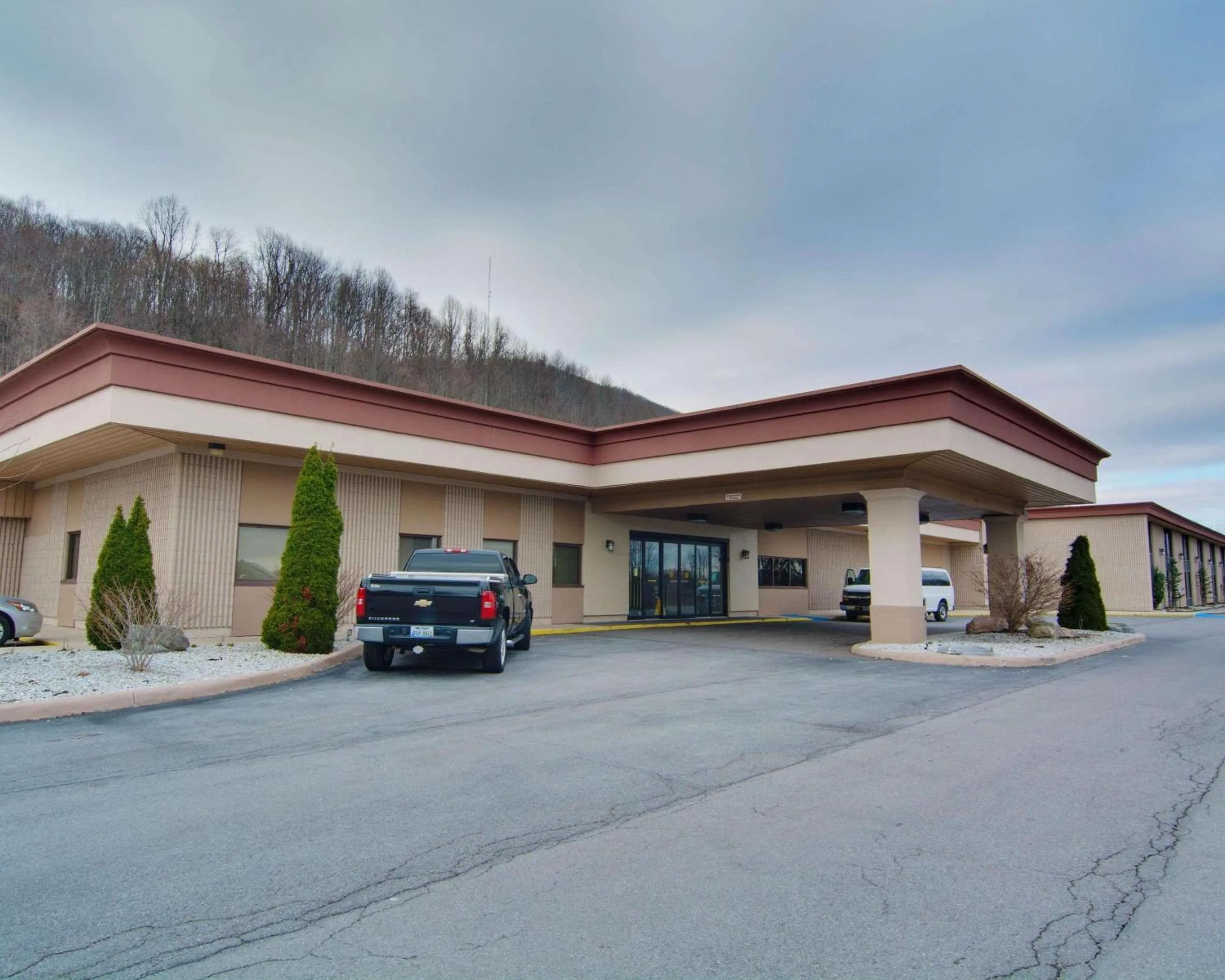 Property building in Quality Hotel and Conference Center Bluefield