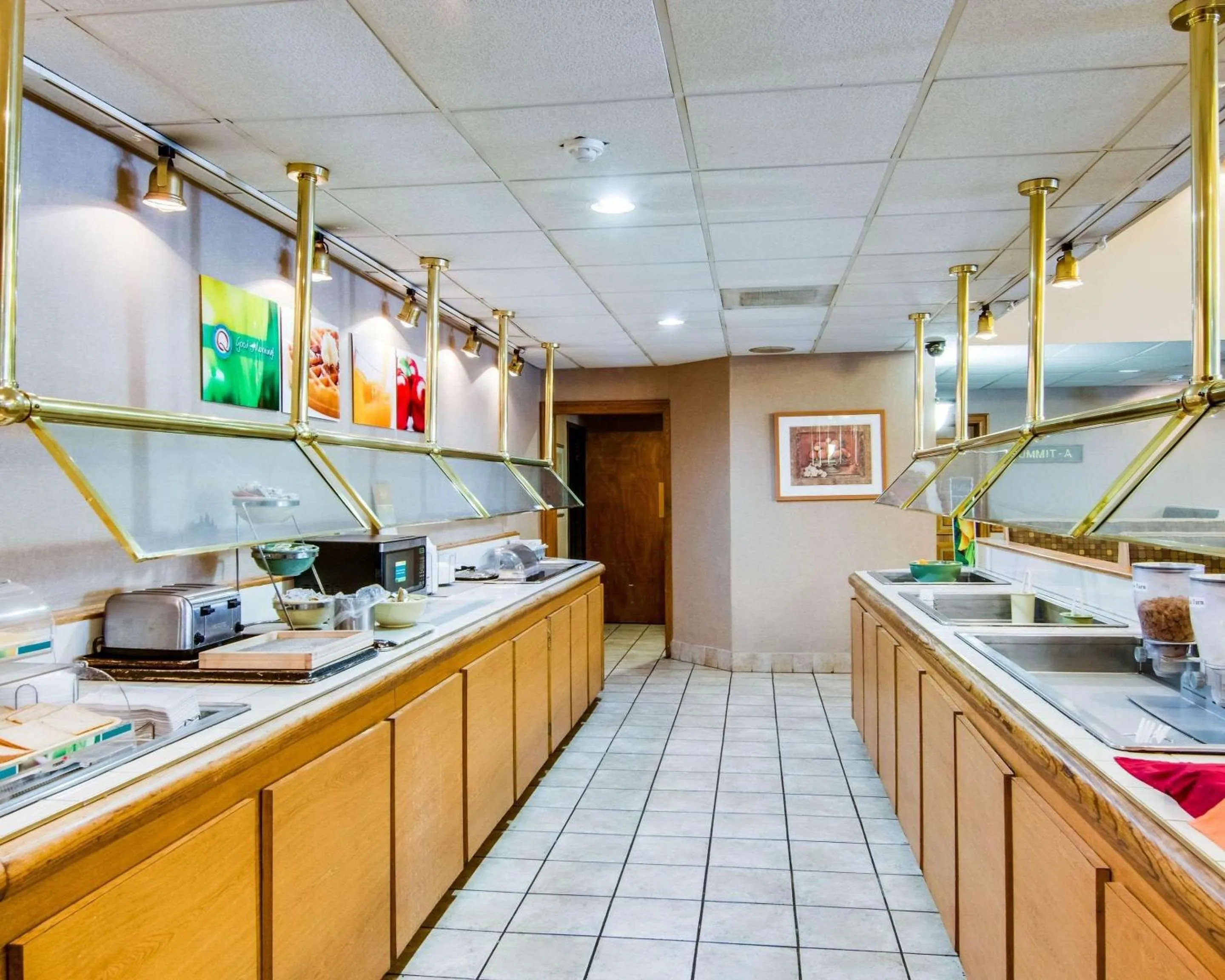 Restaurant/places to eat in Quality Hotel and Conference Center Bluefield