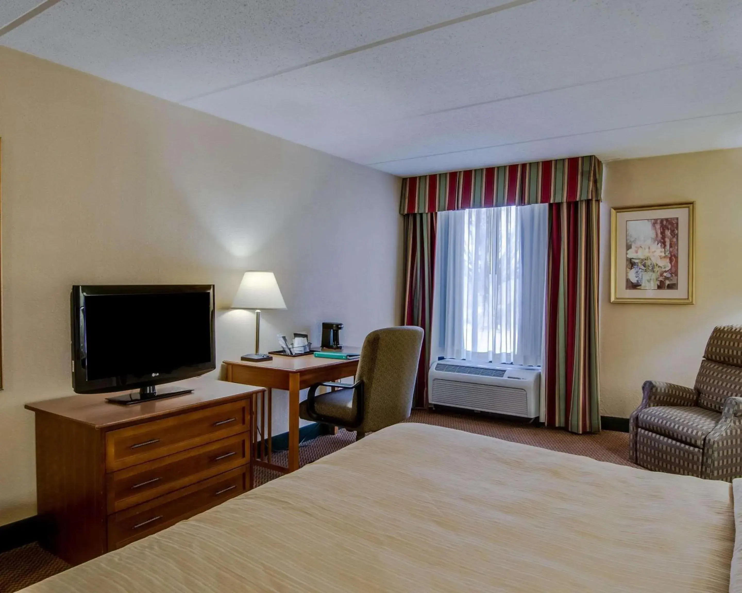 Queen Room - Accessible/Non-Smoking in Quality Hotel and Conference Center Bluefield Queen Room - Accessible/Non-Smoking in Quality Hotel and Conference Center Bluefield