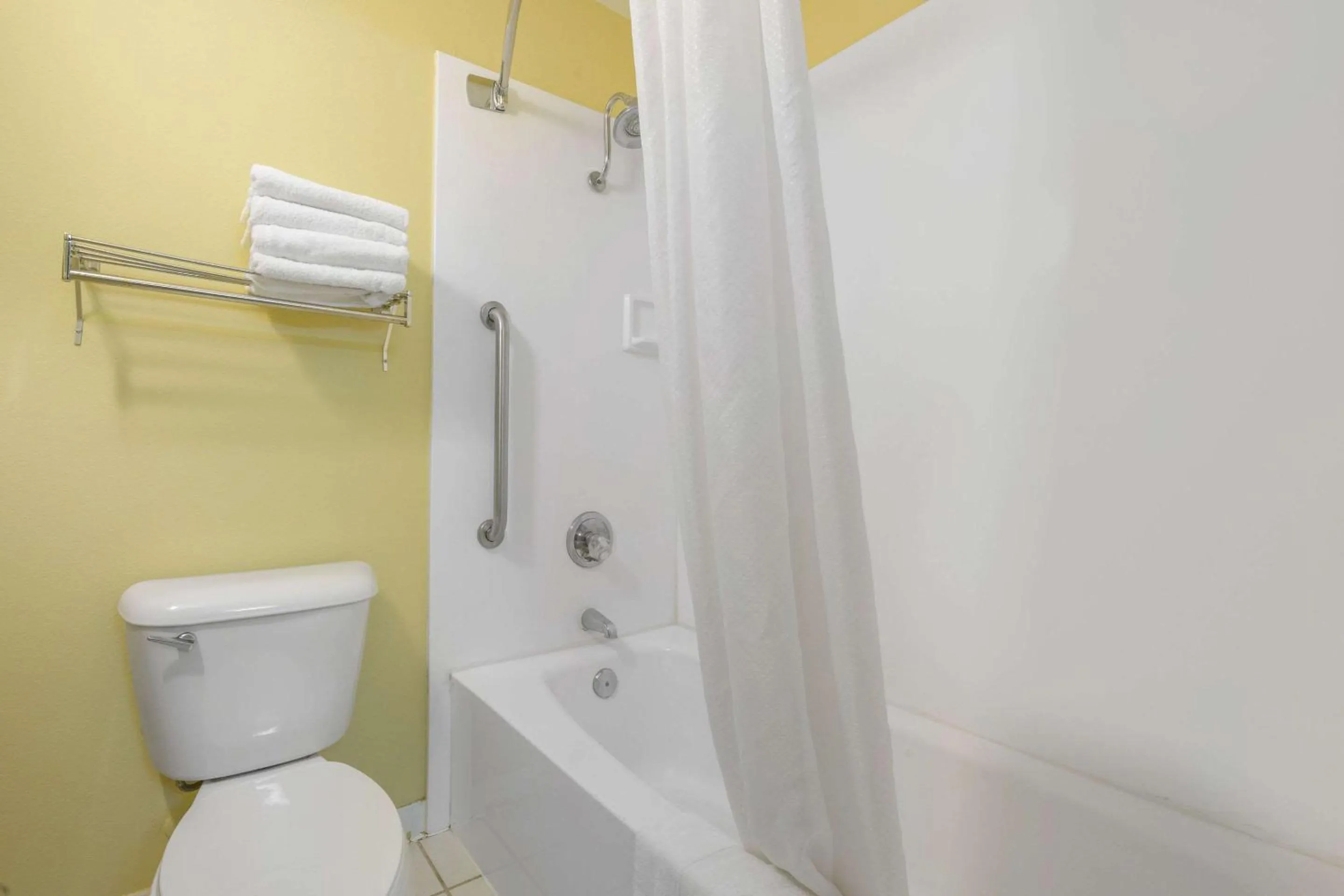 Bathroom in Econo Lodge Inn & Suites Triadelphia - Wheeling
