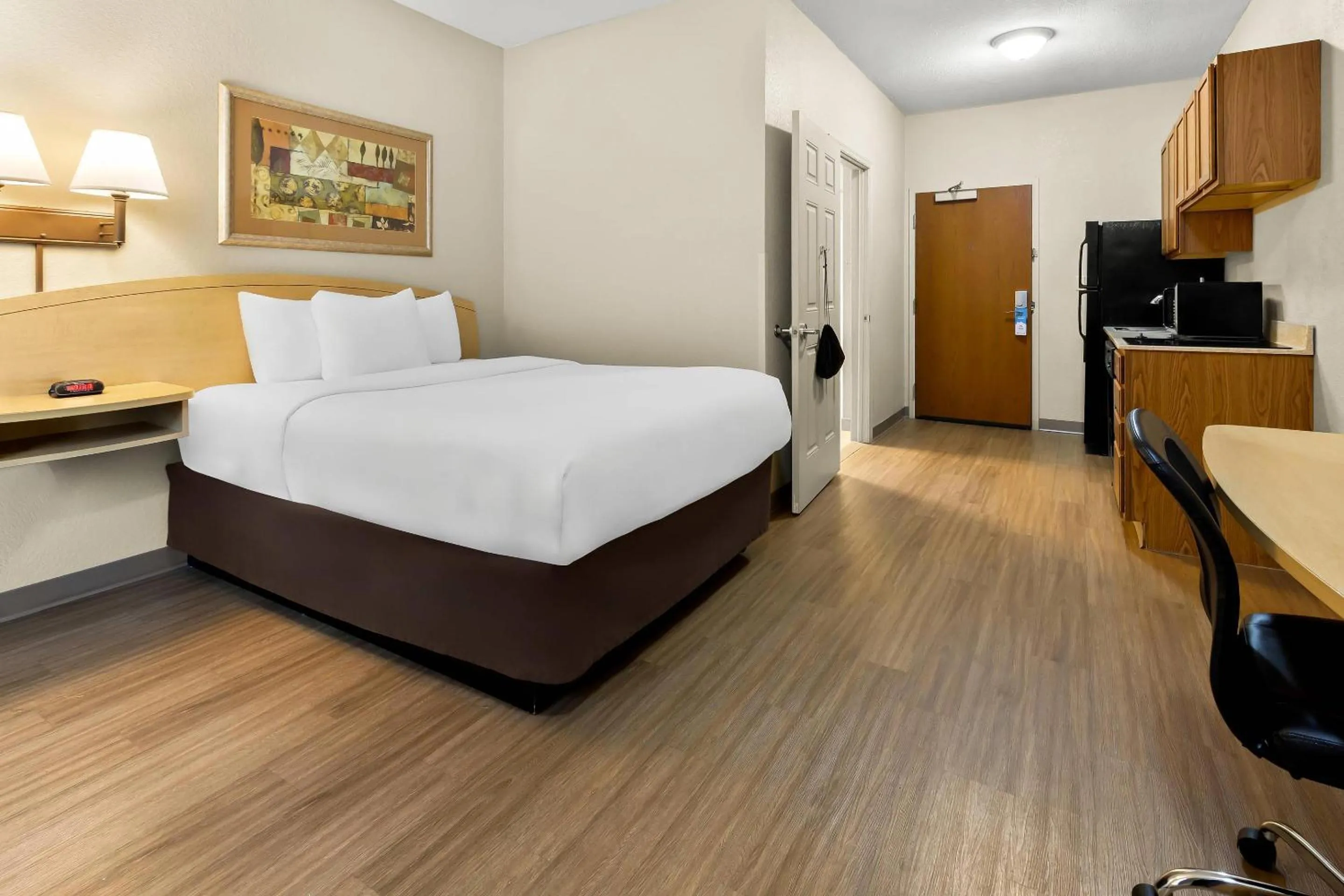 Bedroom, Bed in Suburban Studios Morgantown