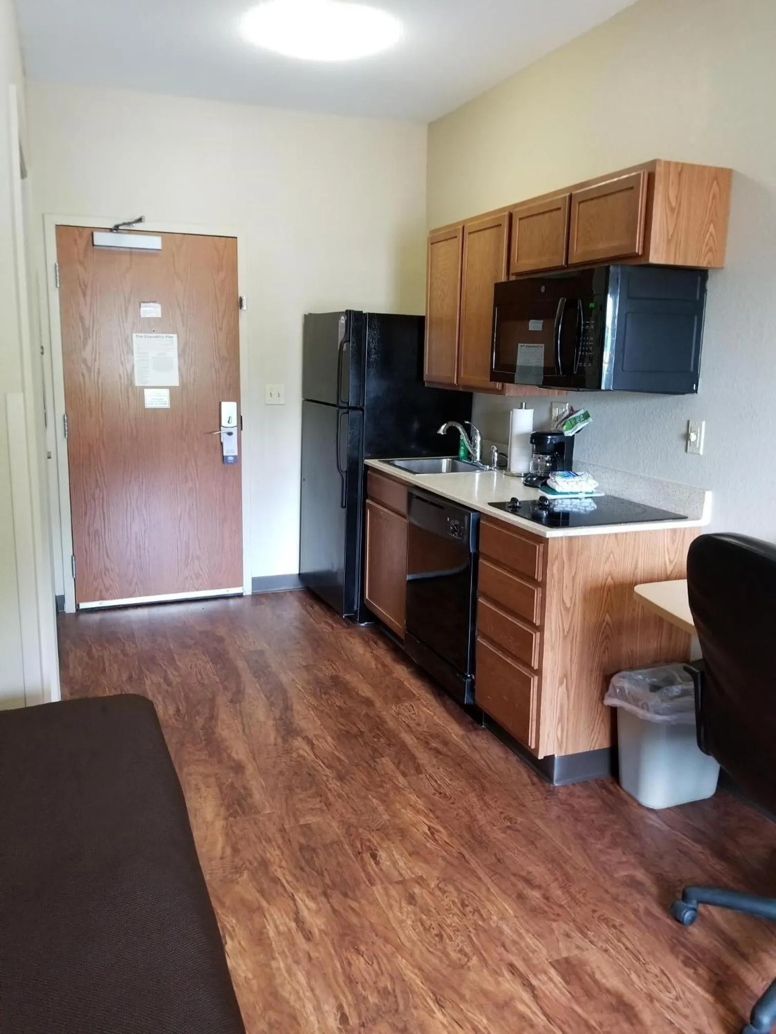 Kitchen or kitchenette in Suburban Studios Morgantown