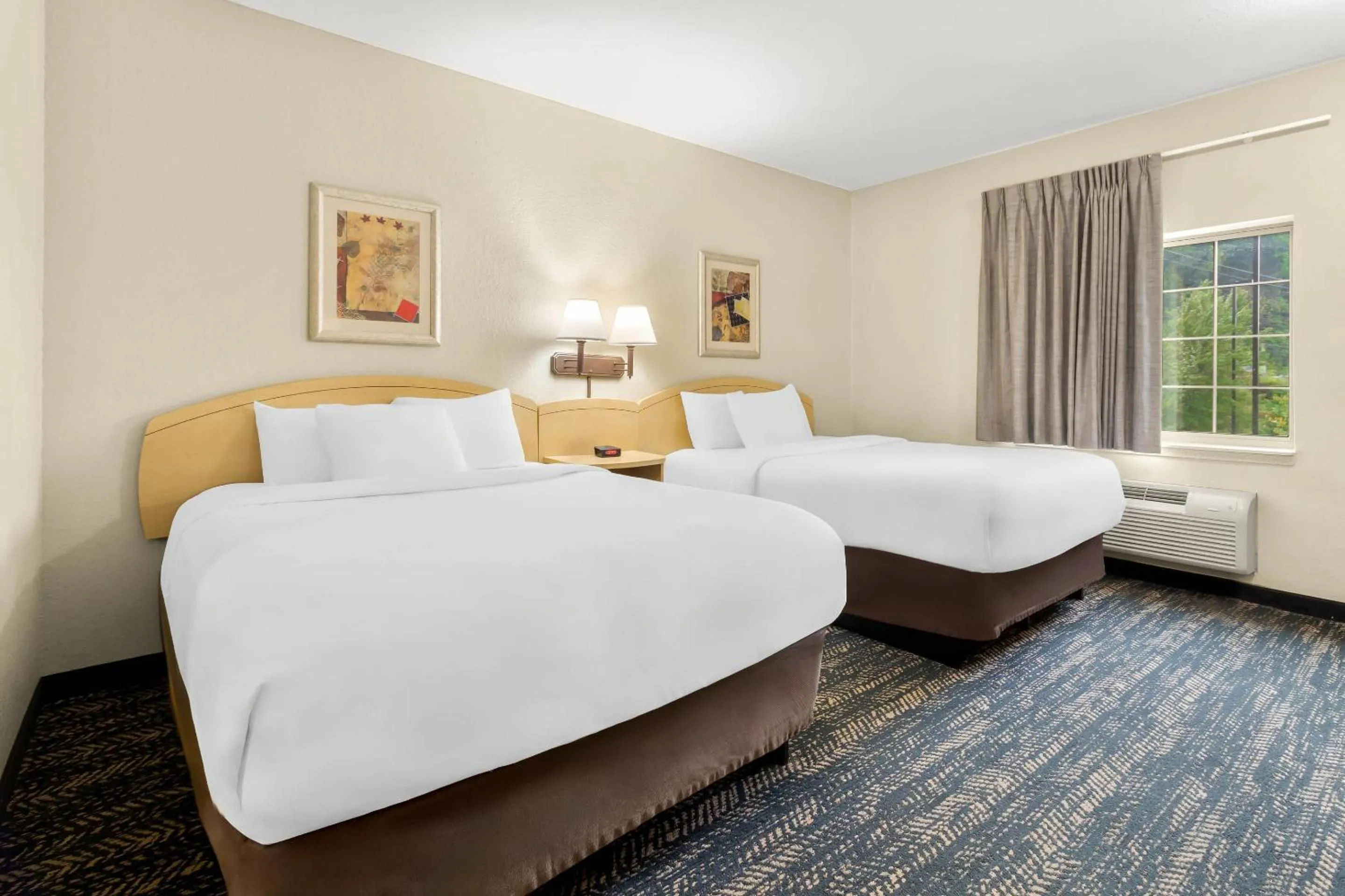 Bedroom, Bed in Suburban Studios Morgantown