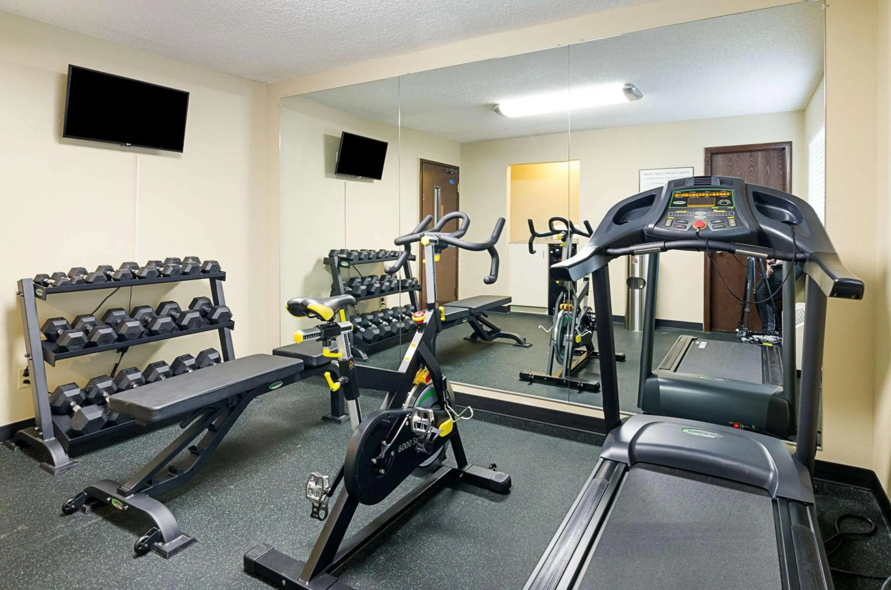 Fitness centre/facilities in Quality Inn Princeton