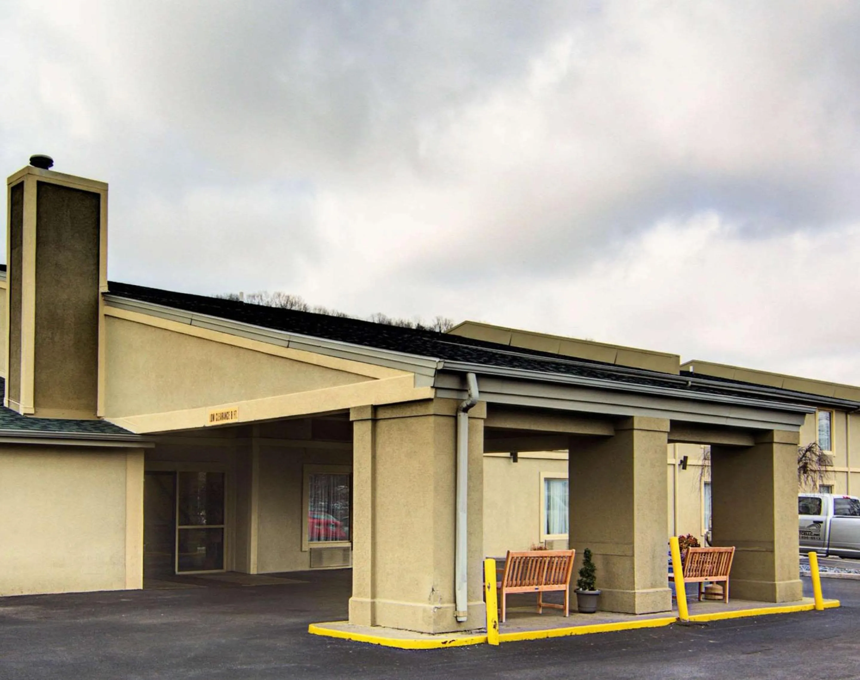 Property building in Quality Inn Princeton