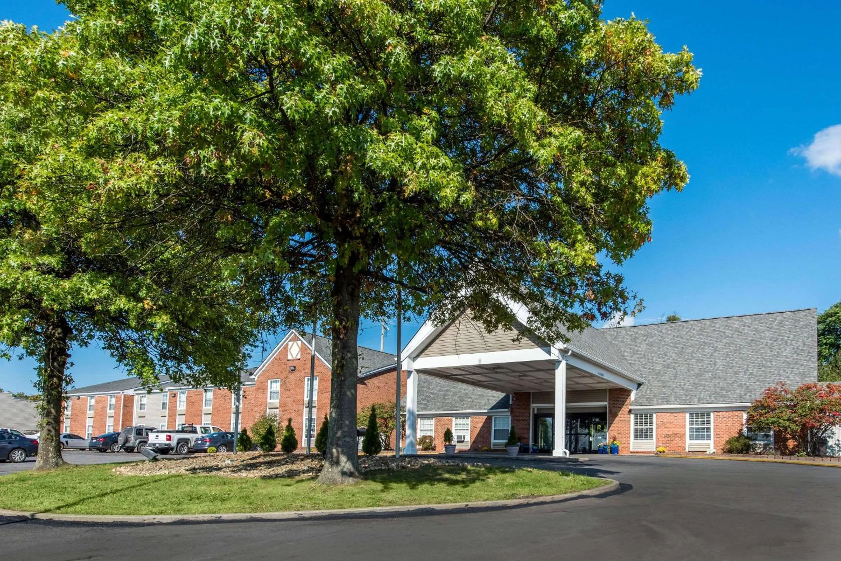 Property building in Quality Inn Morgantown