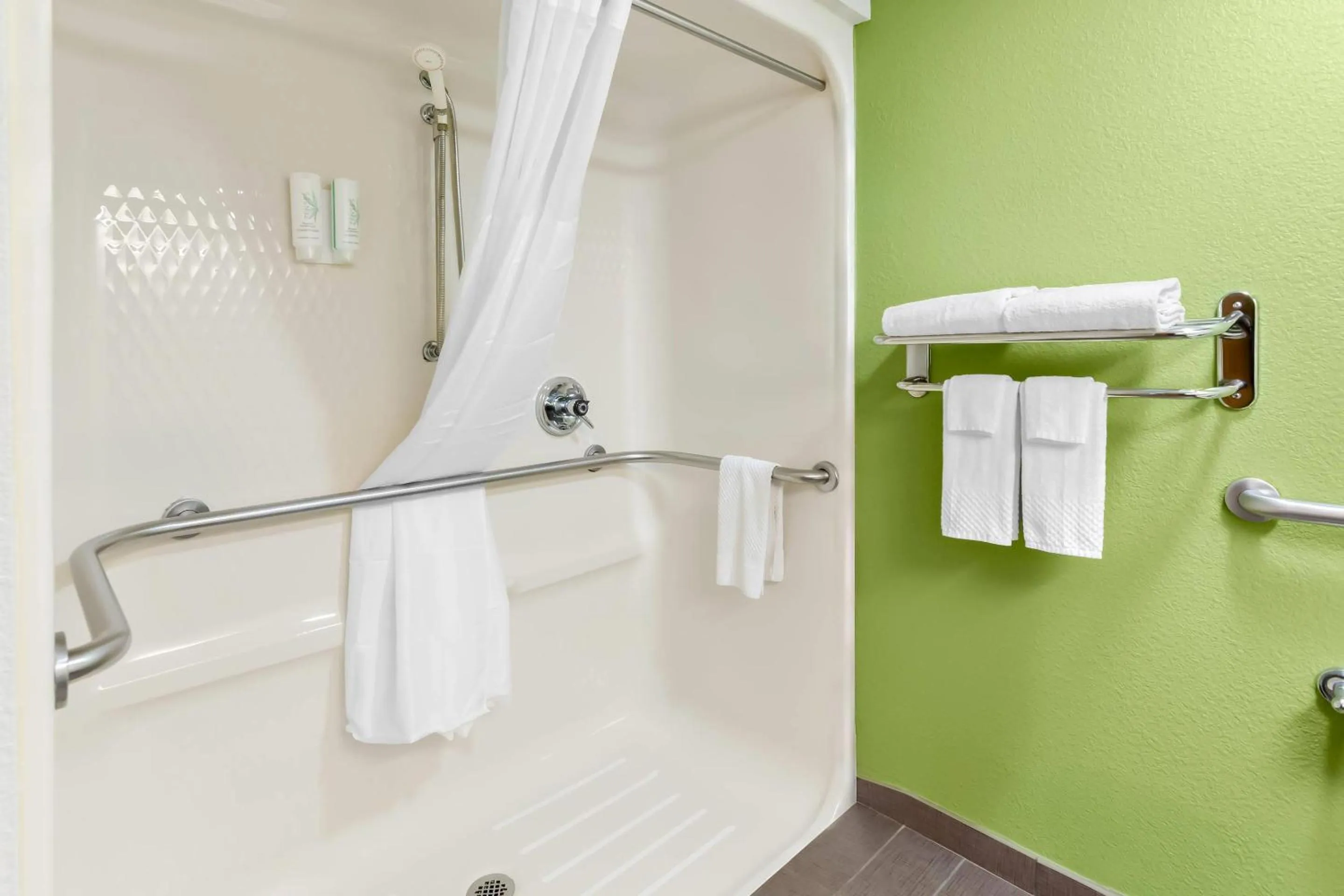 Bedroom in Sleep Inn & Suites Princeton I-77