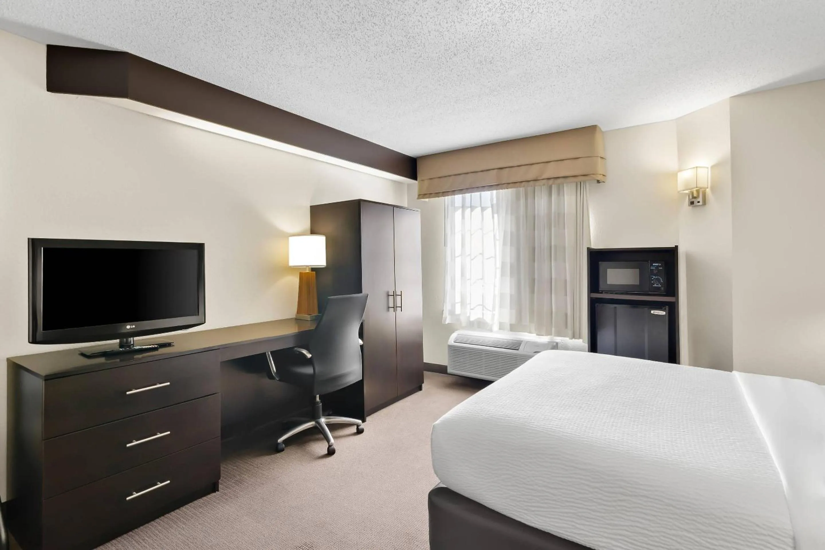 Bedroom, Bed in Sleep Inn & Suites Princeton I-77