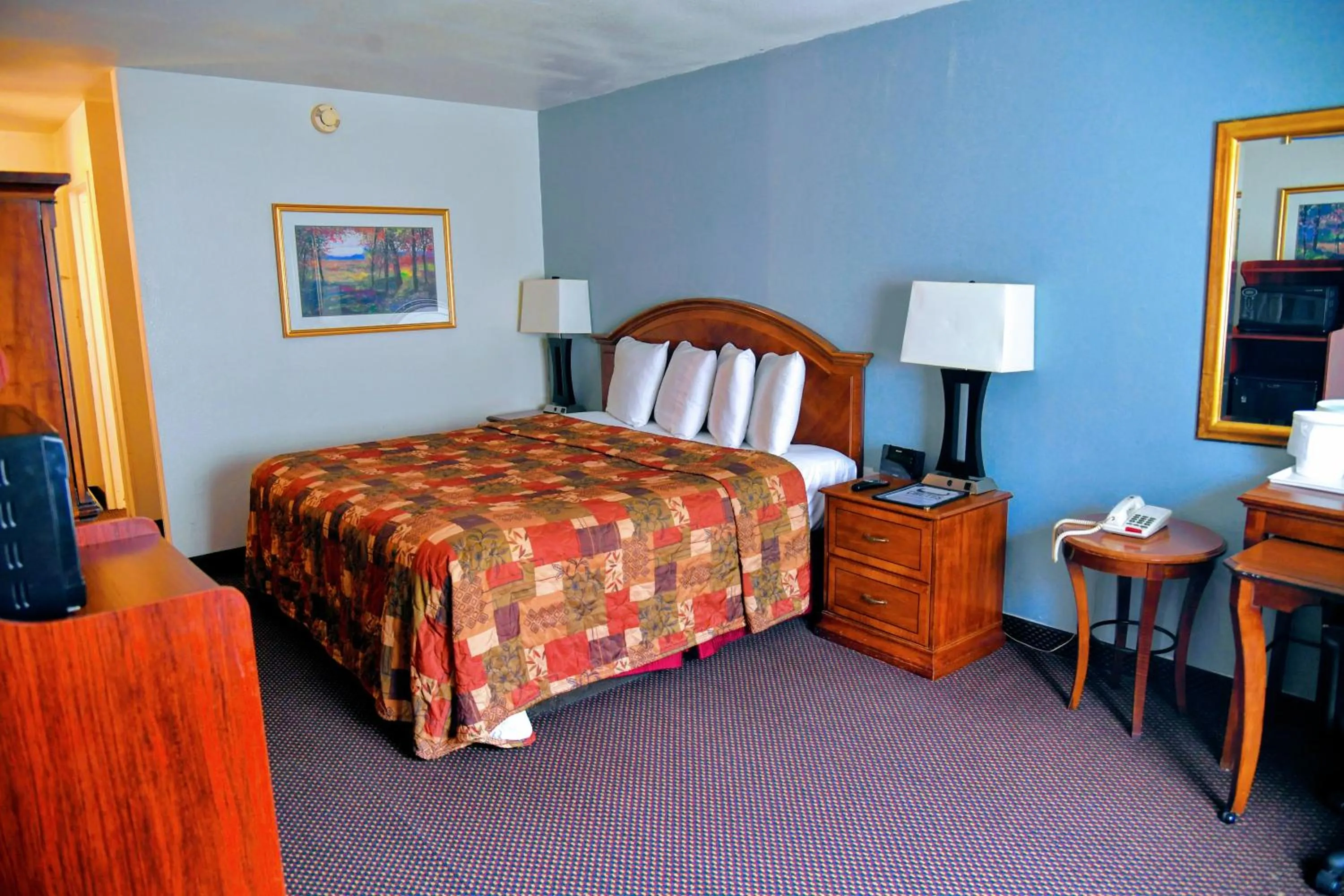 Bed in Douglas Inn and Conference Center