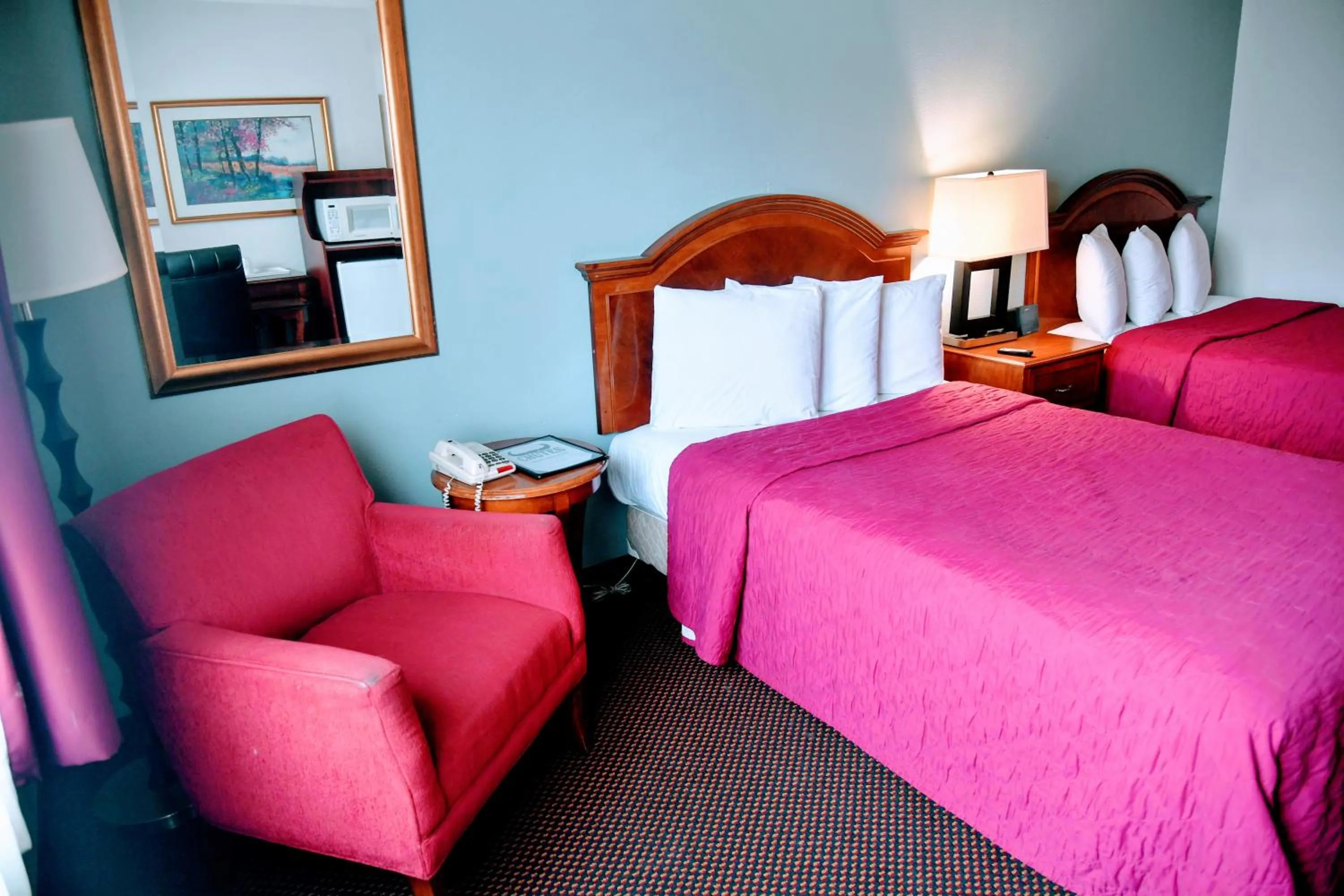 Bed in Douglas Inn and Conference Center