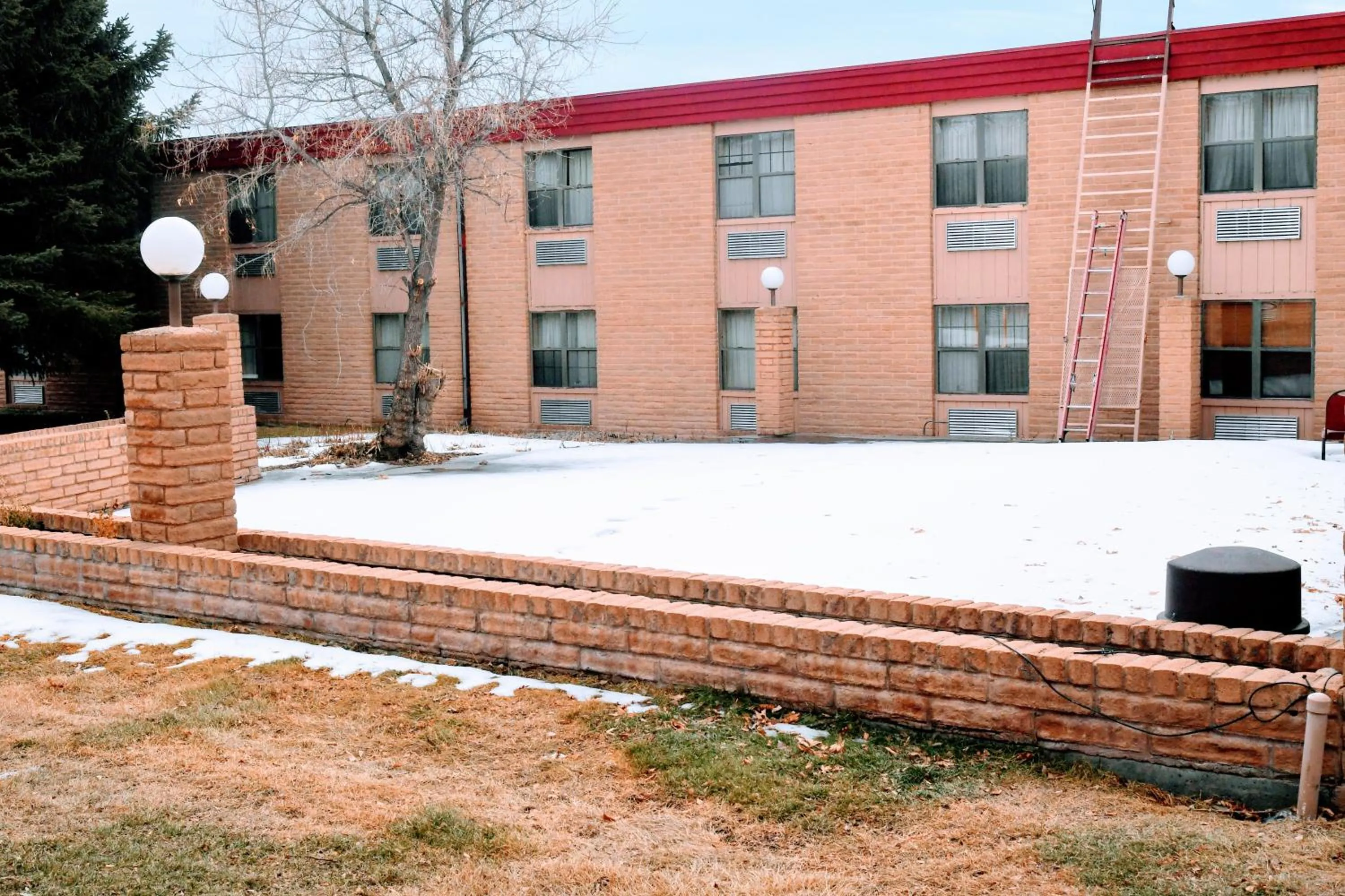 Property building in Douglas Inn and Conference Center