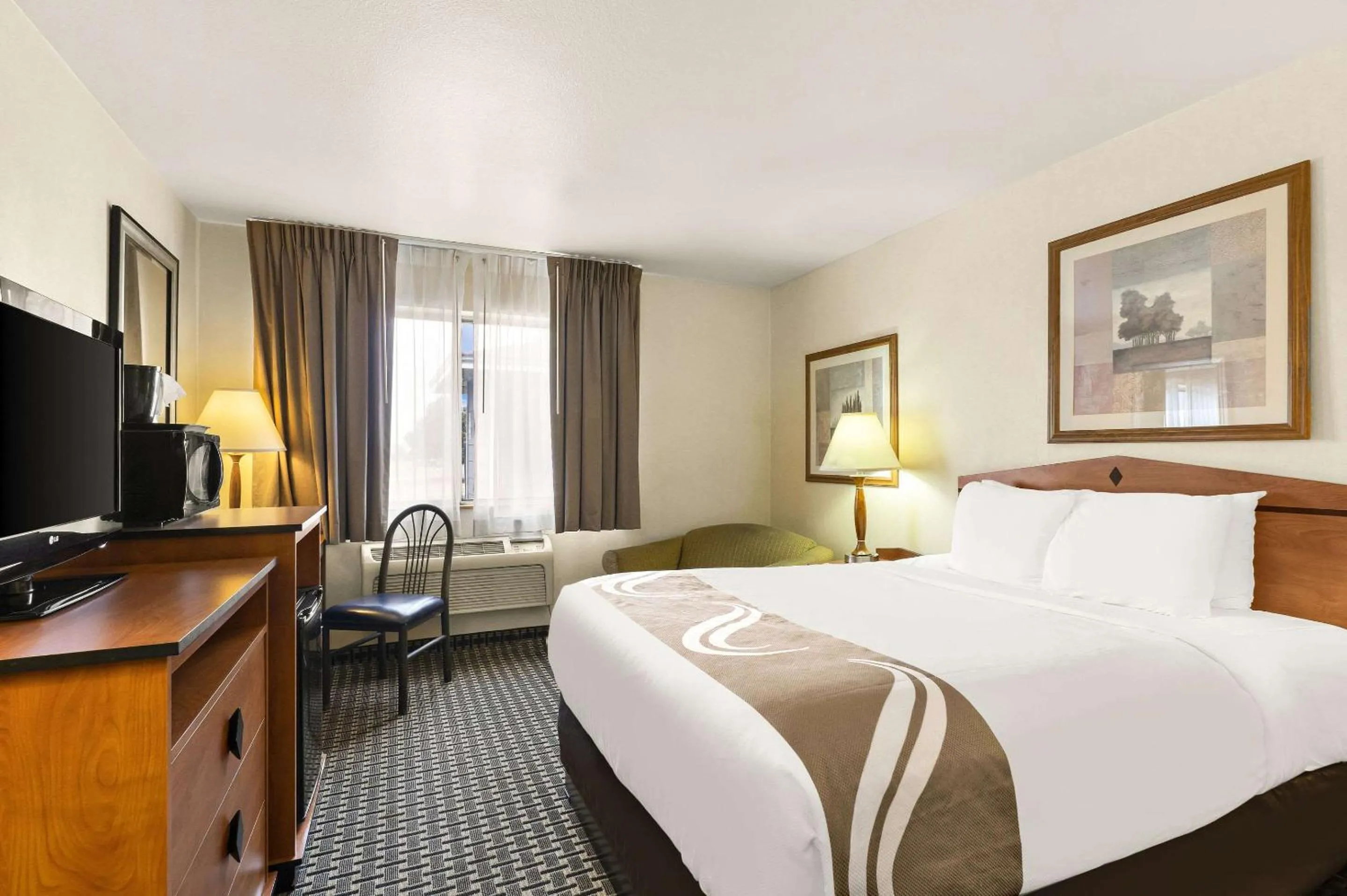 Bedroom, Bed in Quality Inn Cheyenne I-25 South