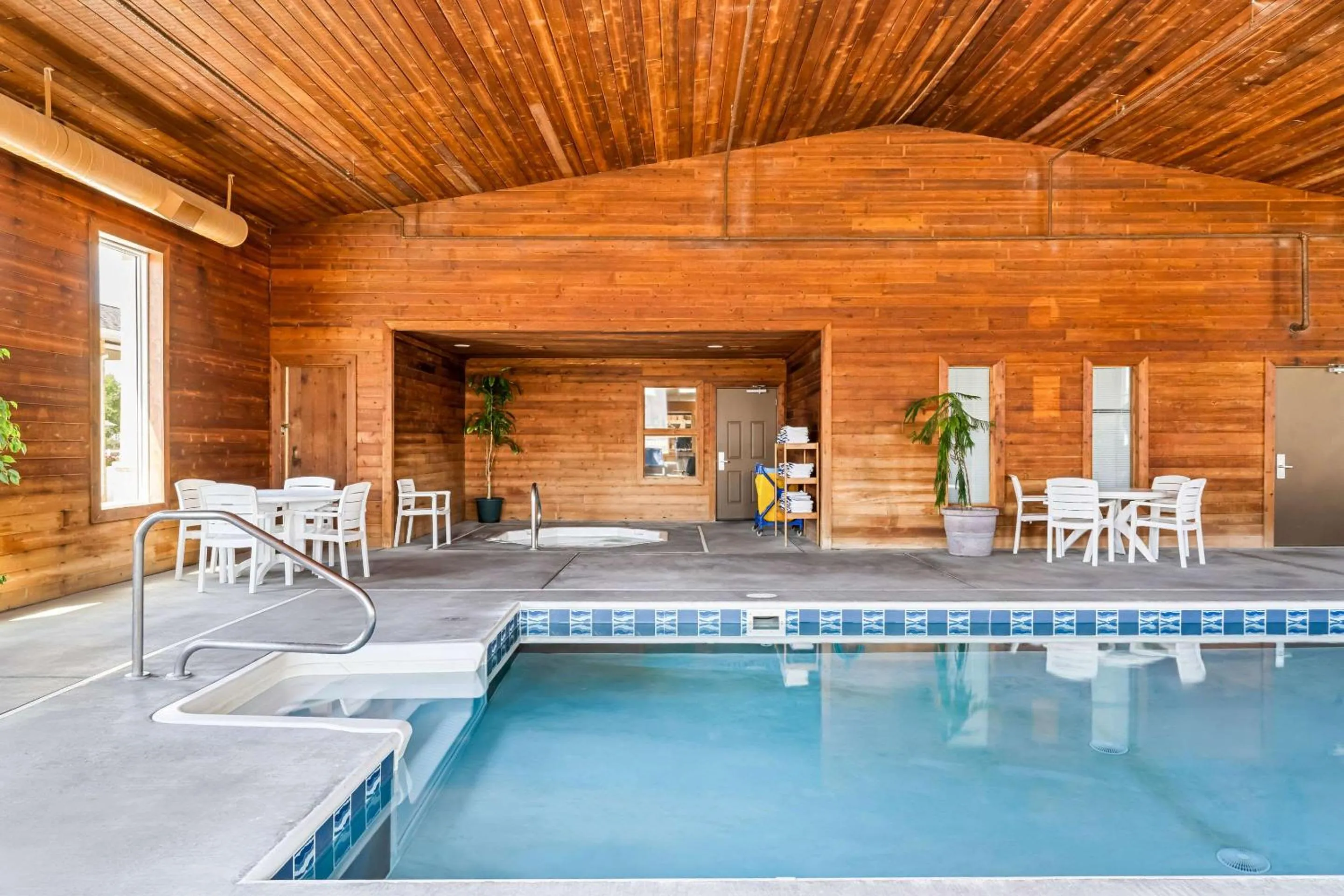 Swimming pool in Comfort Inn Worland Hwy 16 to Yellowstone