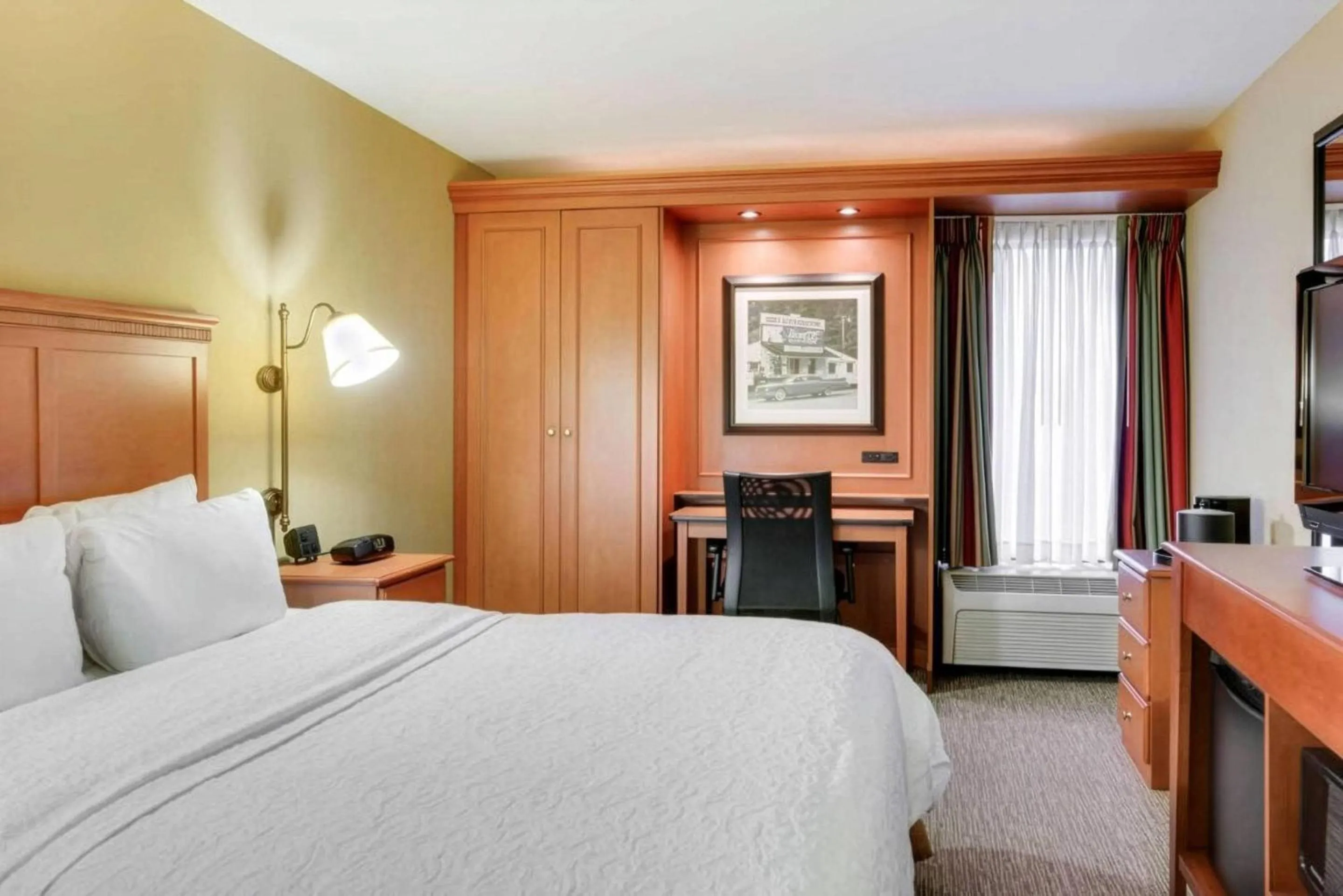 Bedroom, Bed in Pittsburgh Airport Inn and Suites