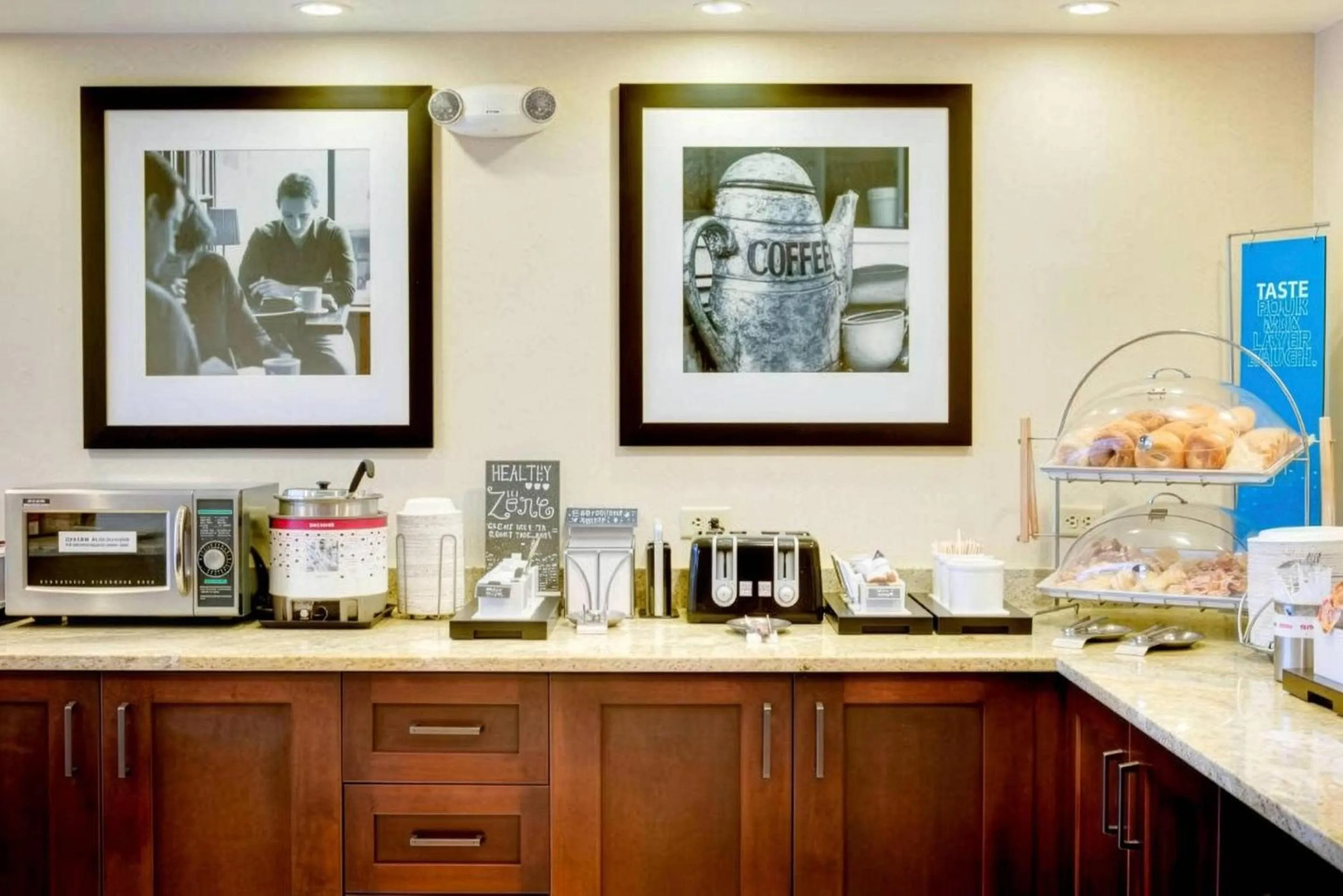 Breakfast in Pittsburgh Airport Inn and Suites