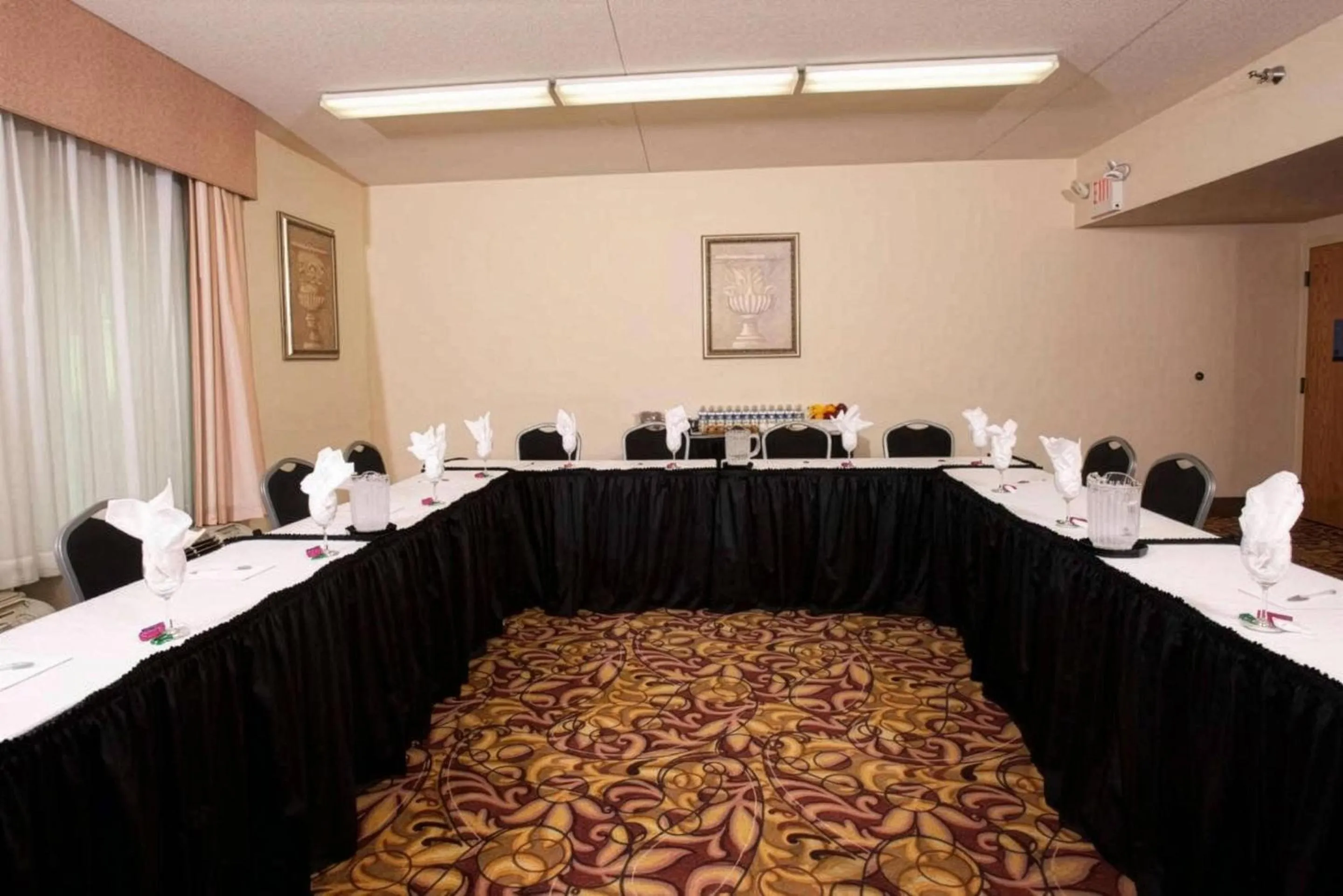 Meeting/conference room in Pittsburgh Airport Inn and Suites