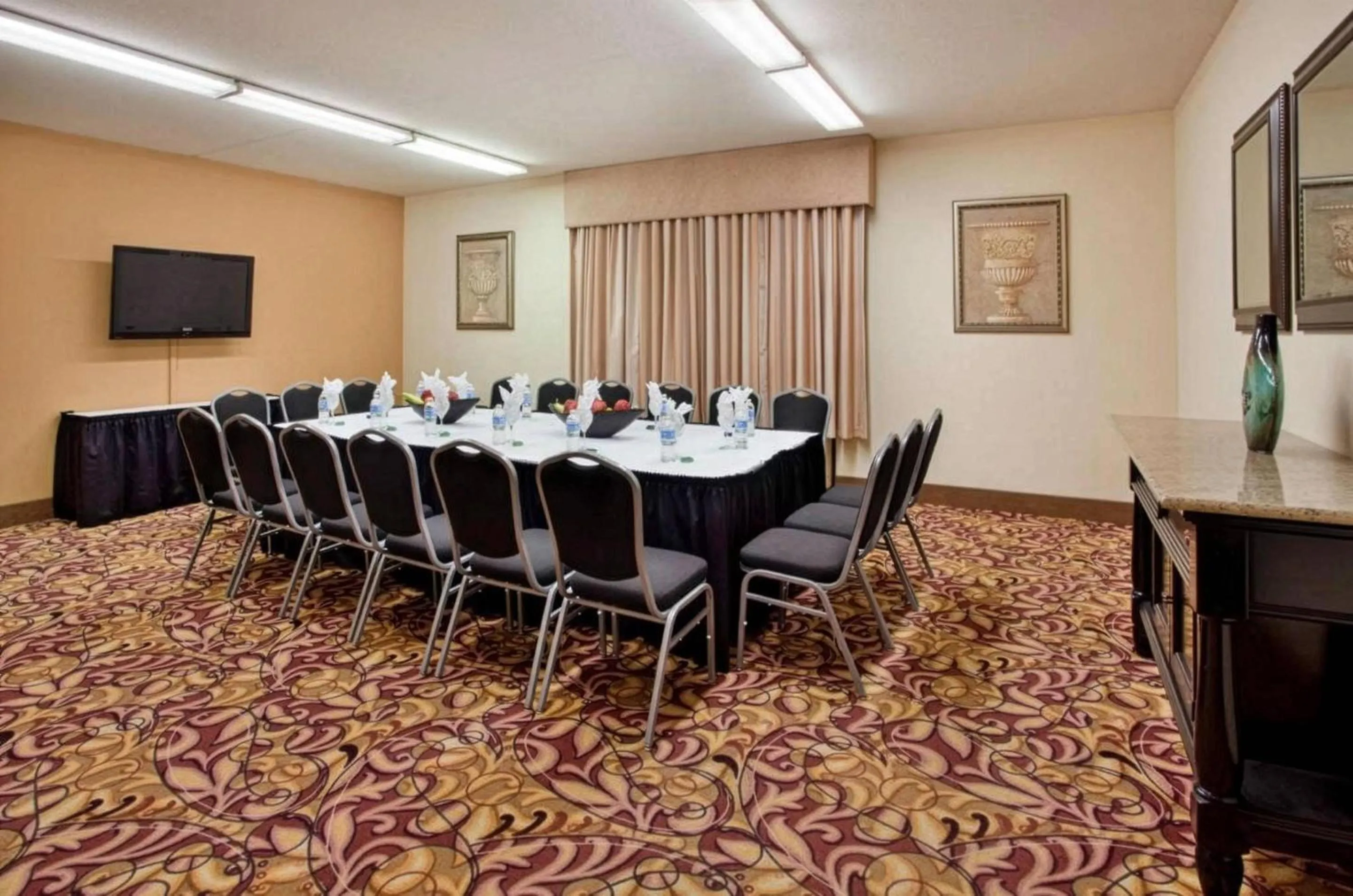 Meeting/conference room in Pittsburgh Airport Inn and Suites