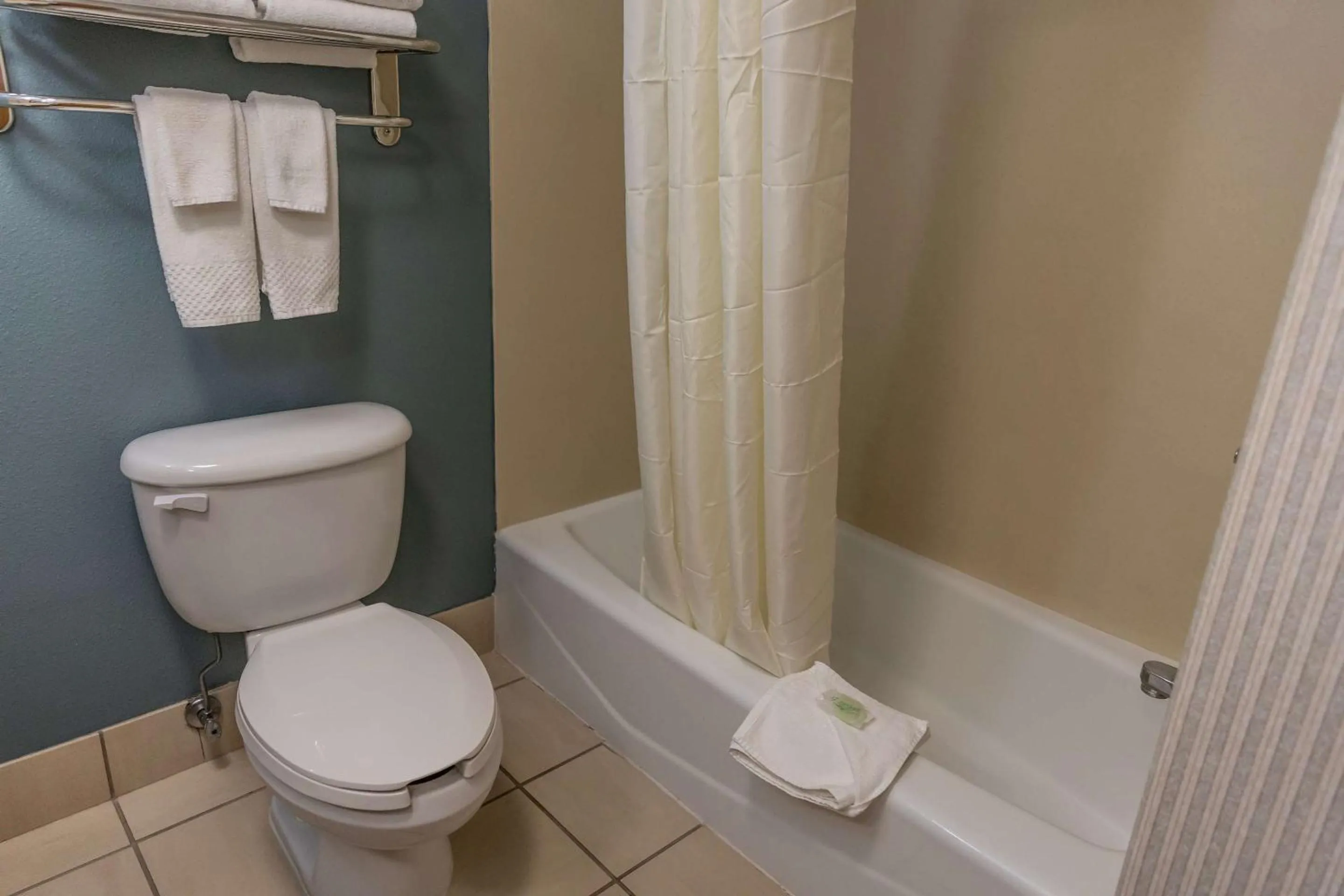 Bedroom in Sleep Inn & Suites Evansville - Casper