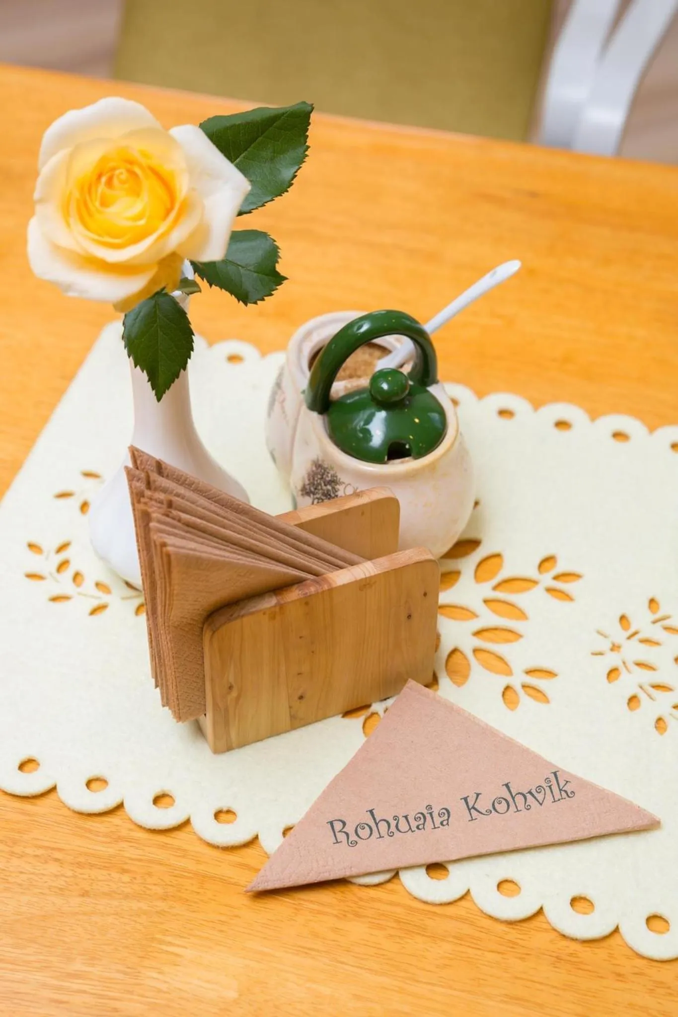 Restaurant/places to eat in Rohuaia Apartments