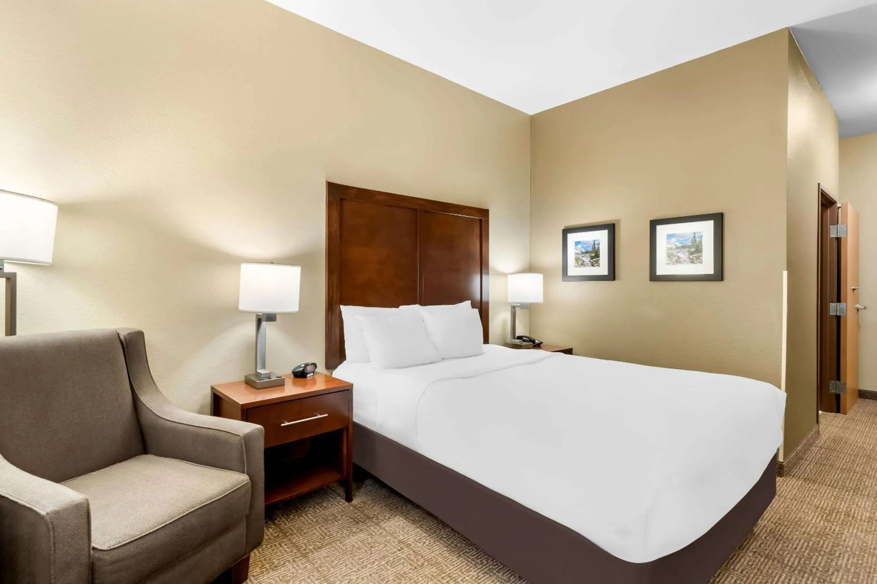 Bedroom, Bed in Comfort Inn & Suites Near University of Wyoming