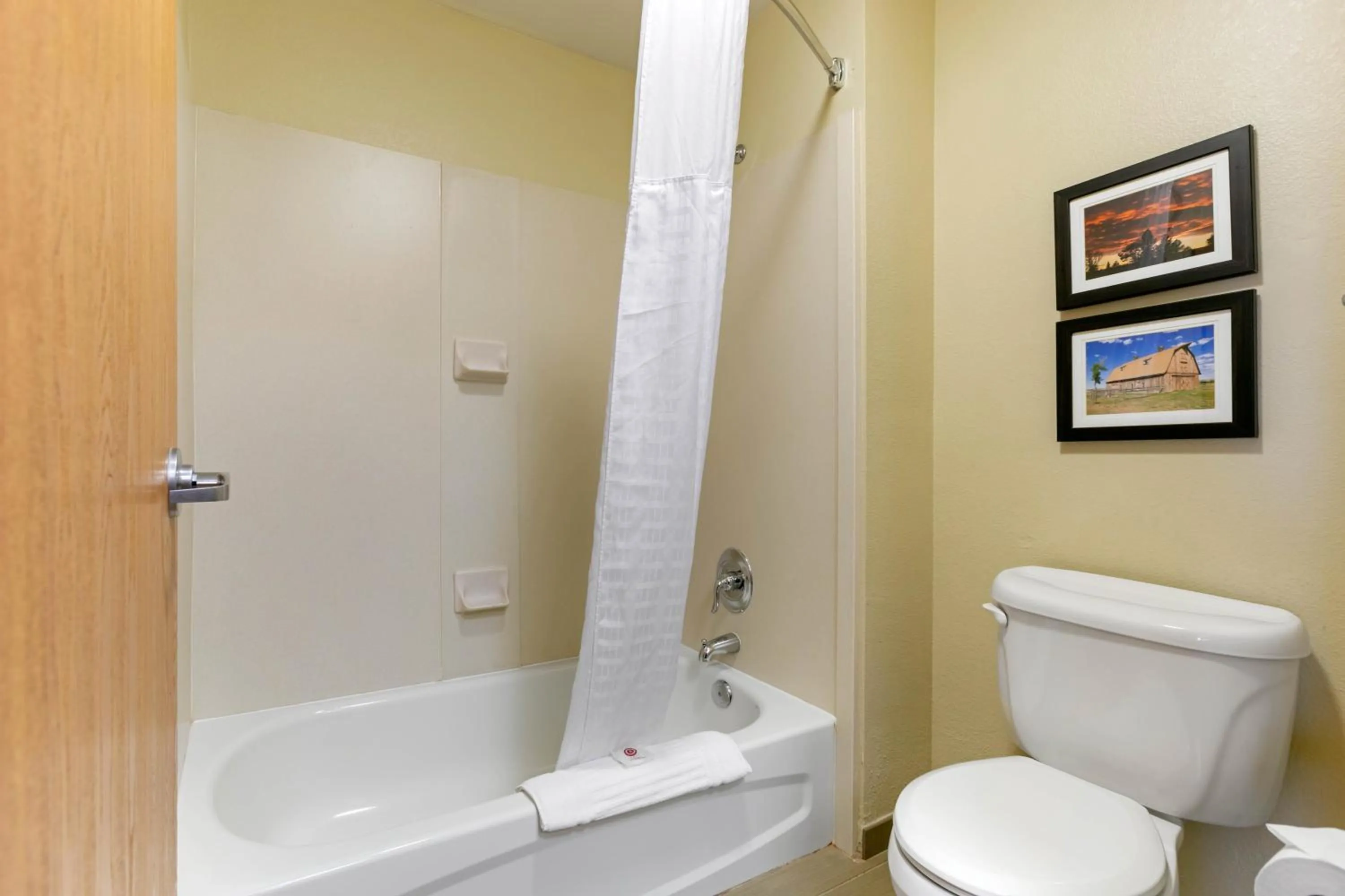 Bath in Comfort Inn & Suites Near University of Wyoming